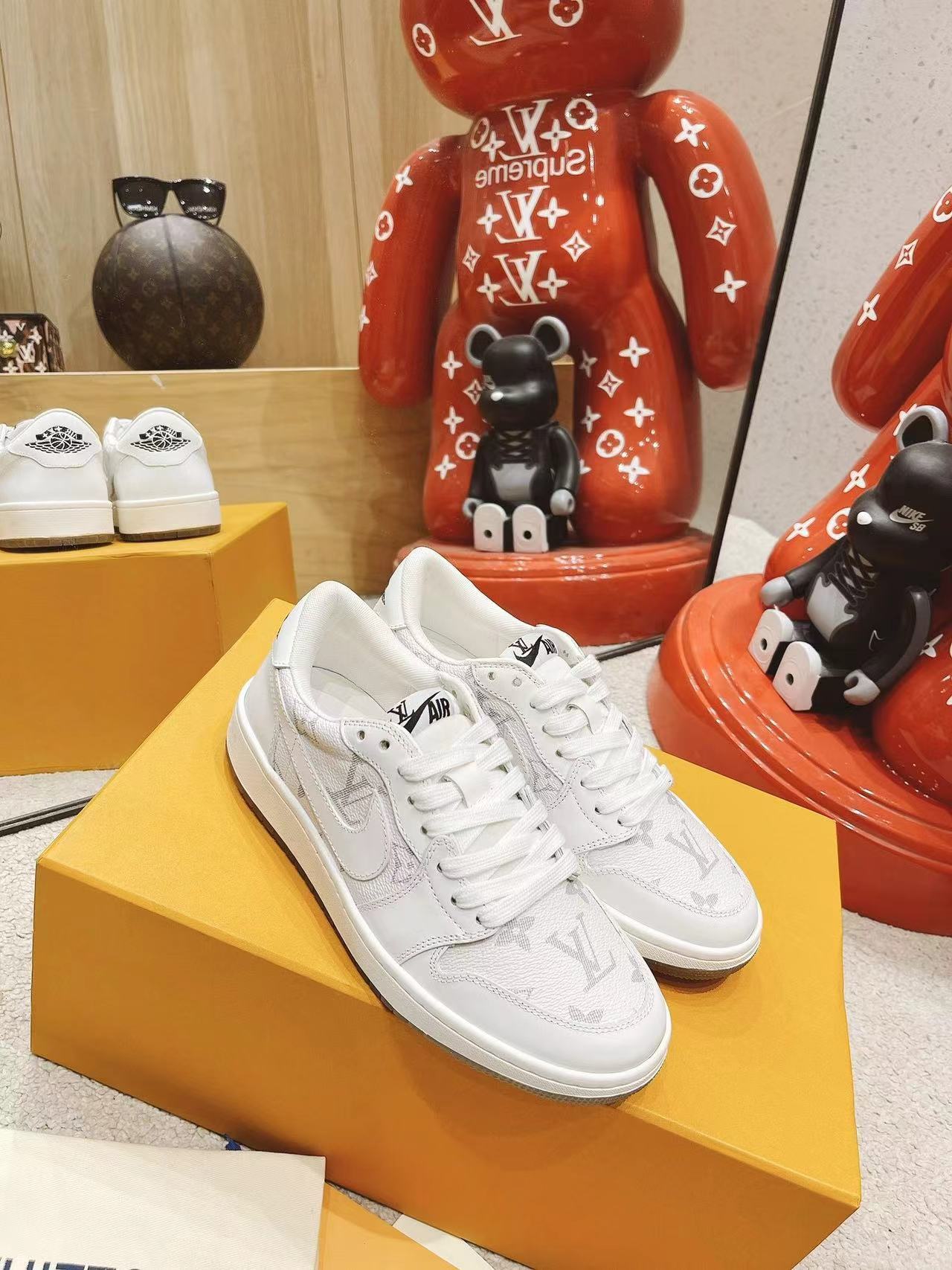 詳細な写真と価格については私に連絡してください。