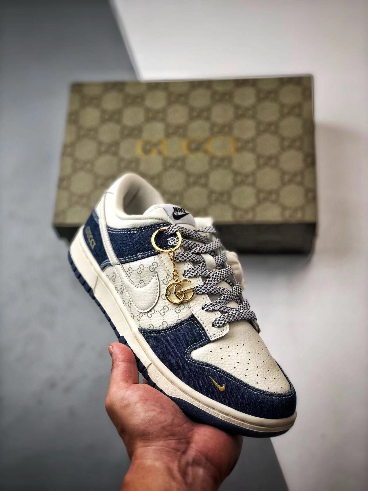 詳細な写真と価格については私に連絡してください。