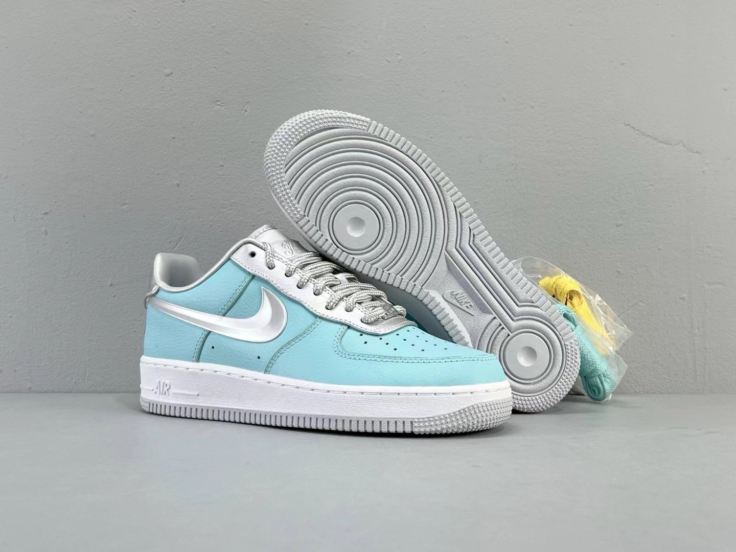 詳細な写真と価格については私に連絡してください。