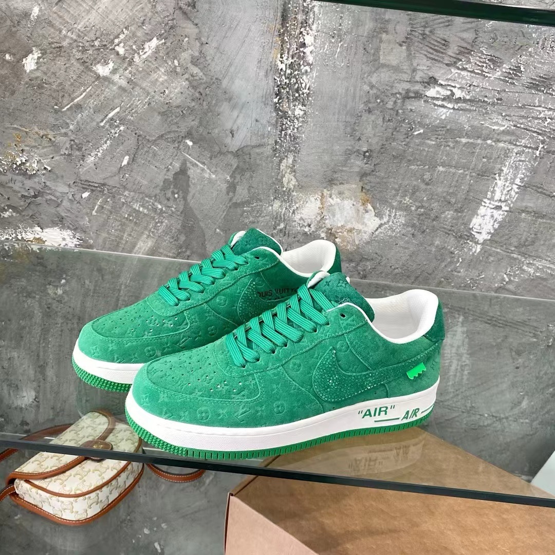 詳細な写真と価格については私に連絡してください。