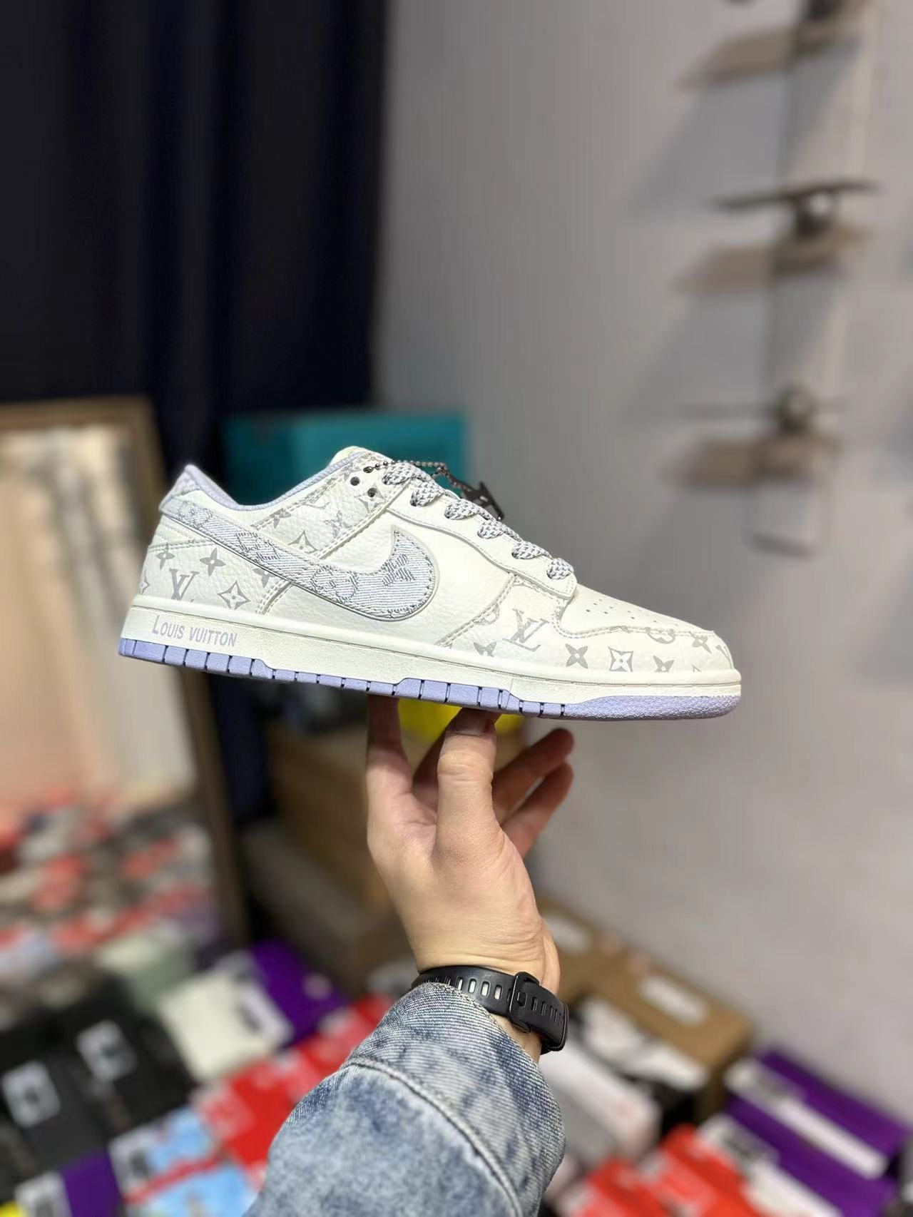 詳細な写真と価格については私に連絡してください。