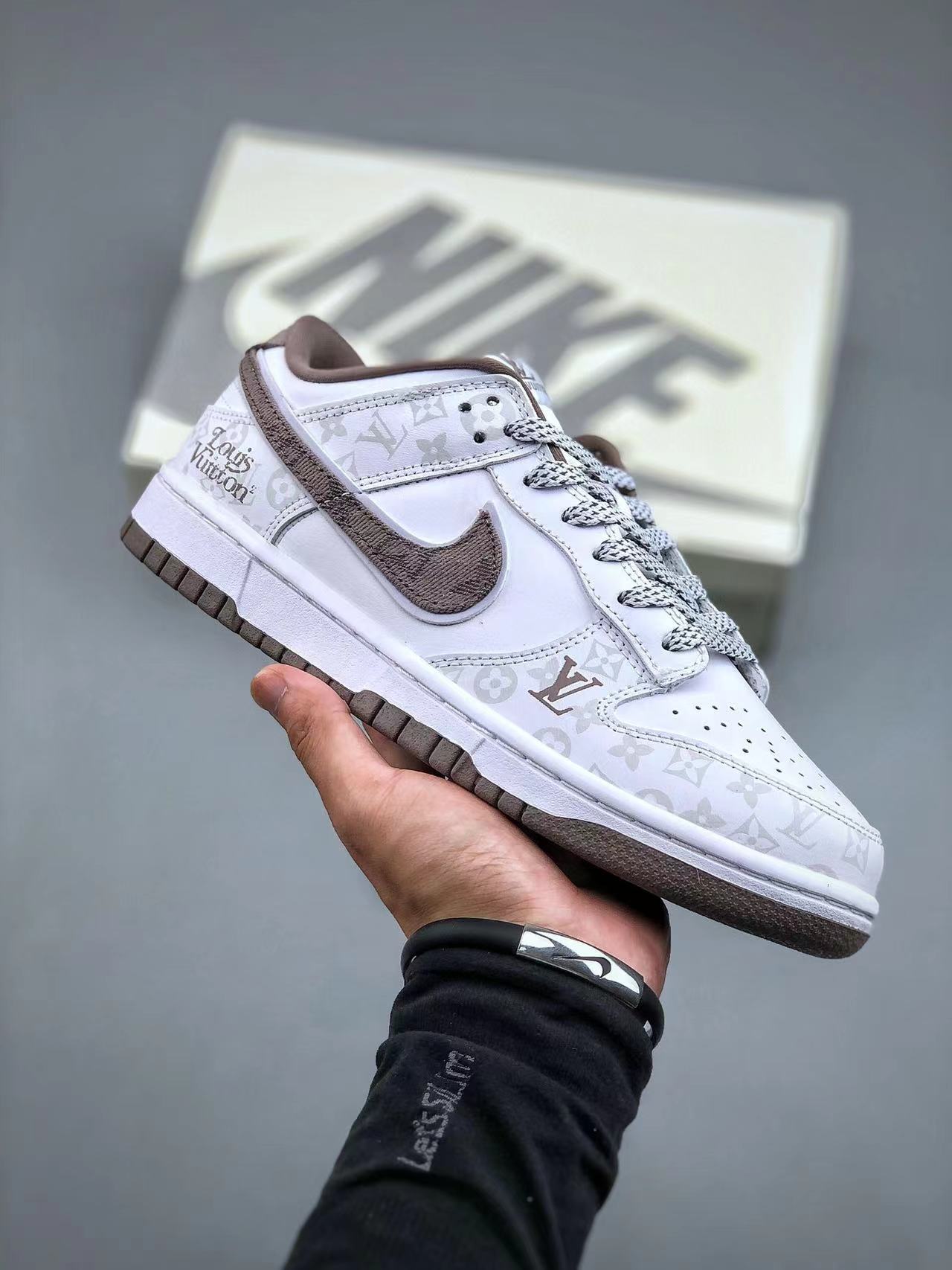 詳細な写真と価格については私に連絡してください。