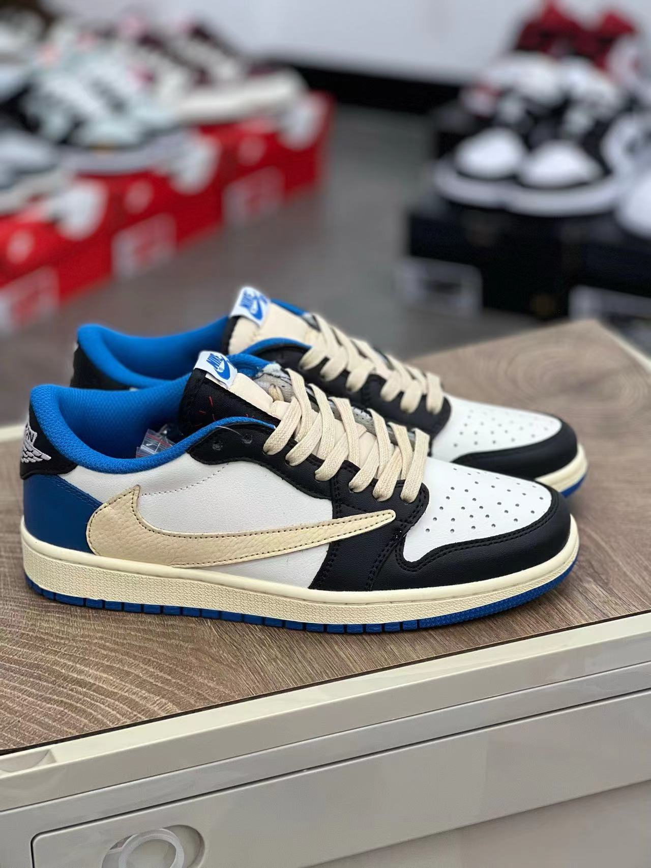 詳細な写真と価格については私に連絡してください。