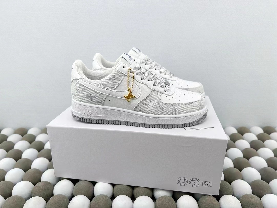 詳細な写真と価格については私に連絡してください。