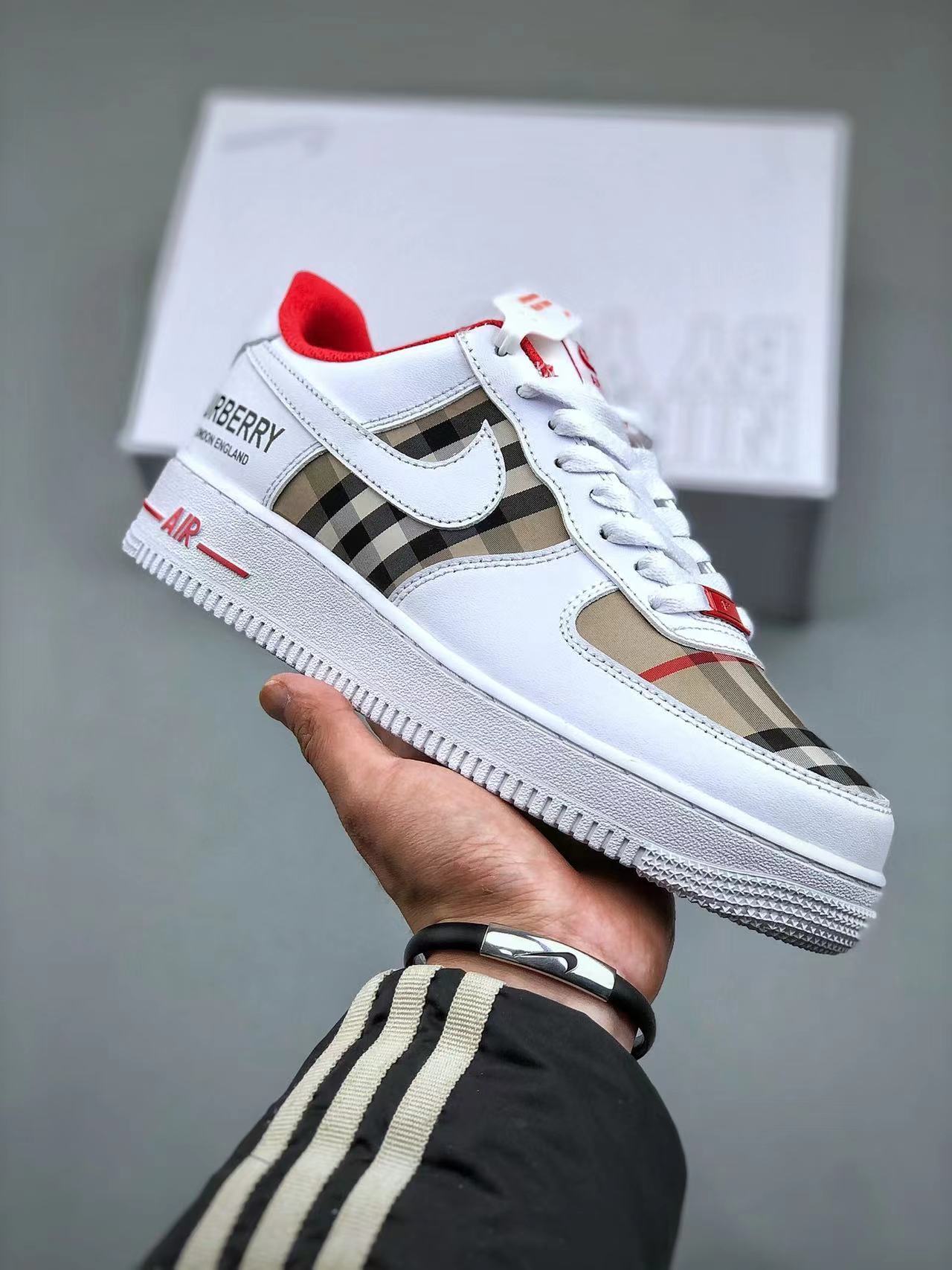 詳細な写真と価格については私に連絡してください。