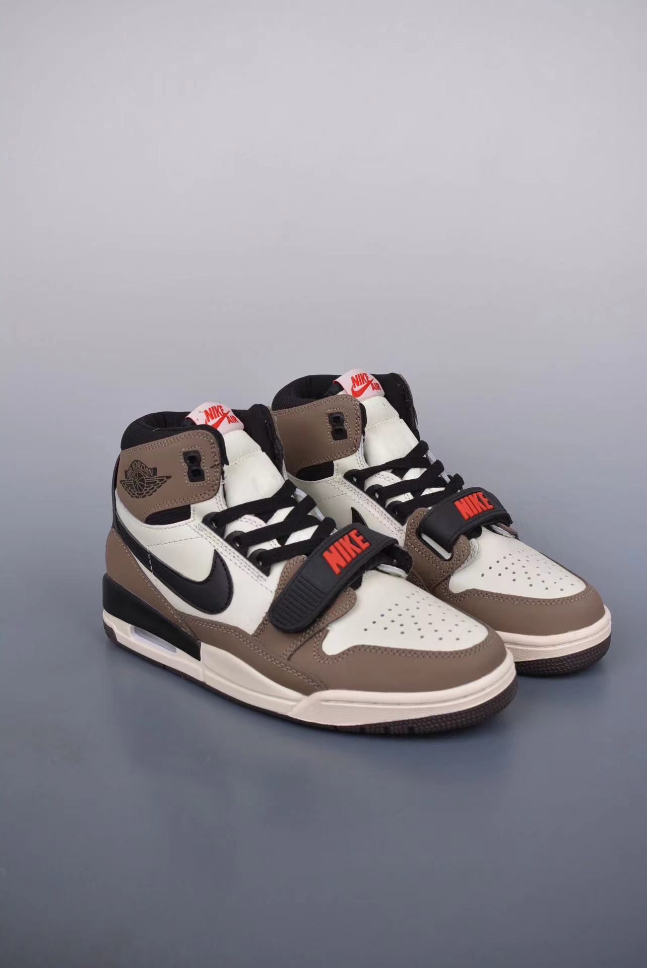 詳細な写真と価格については私に連絡してください。