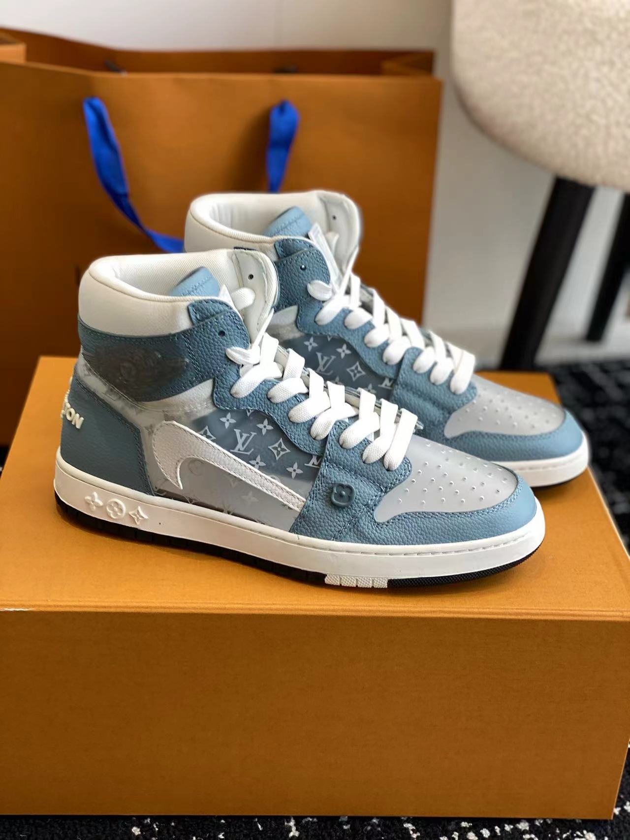 詳細な写真と価格については私に連絡してください。