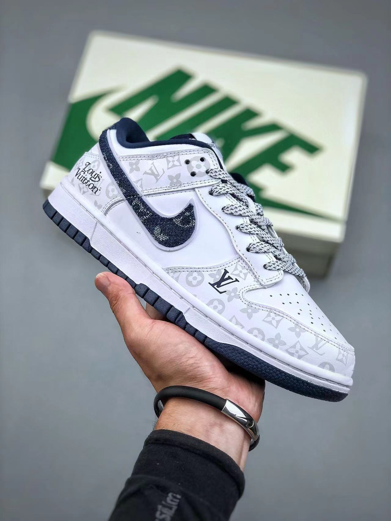 詳細な写真と価格については私に連絡してください。