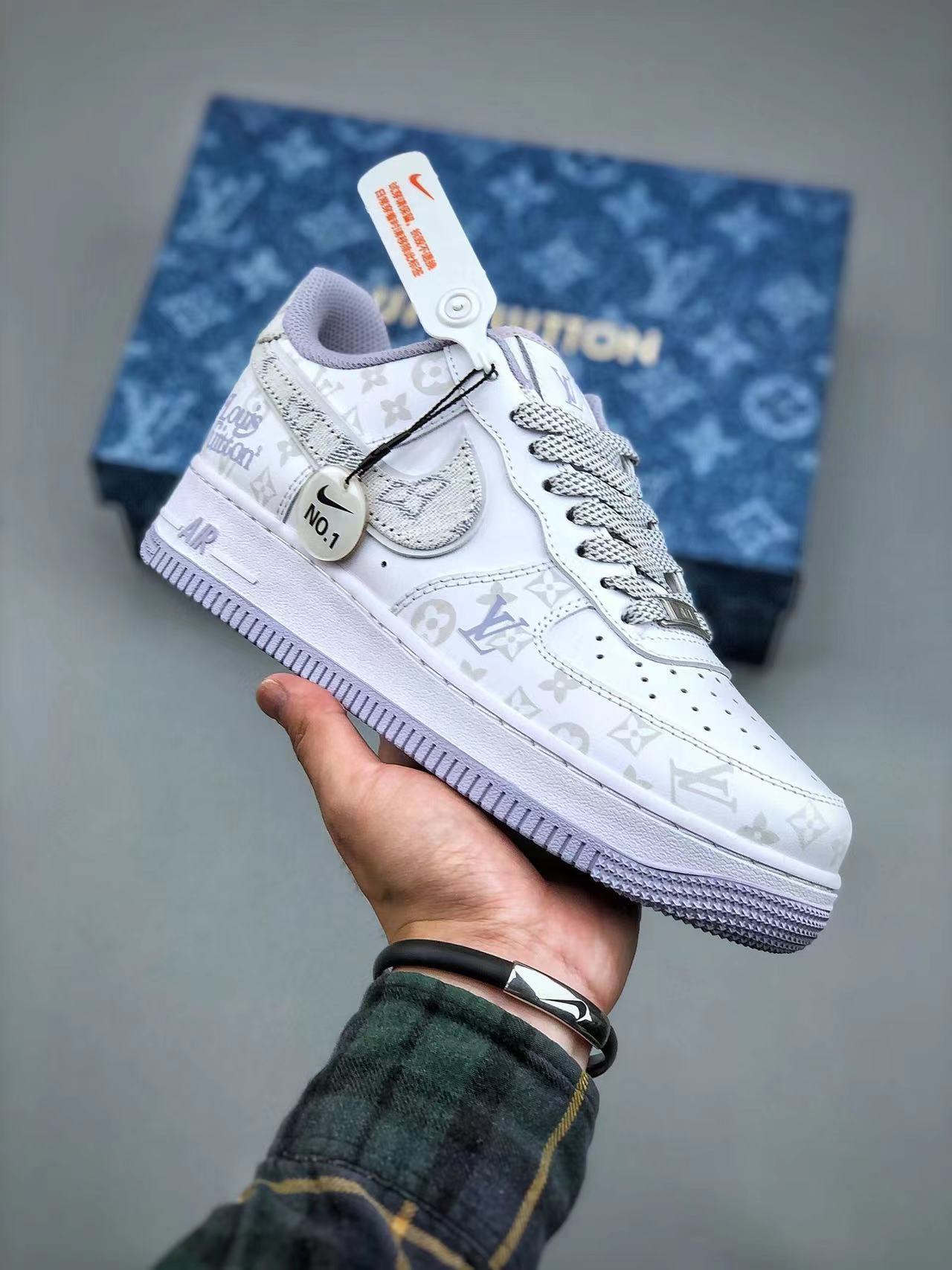 詳細な写真と価格については私に連絡してください。