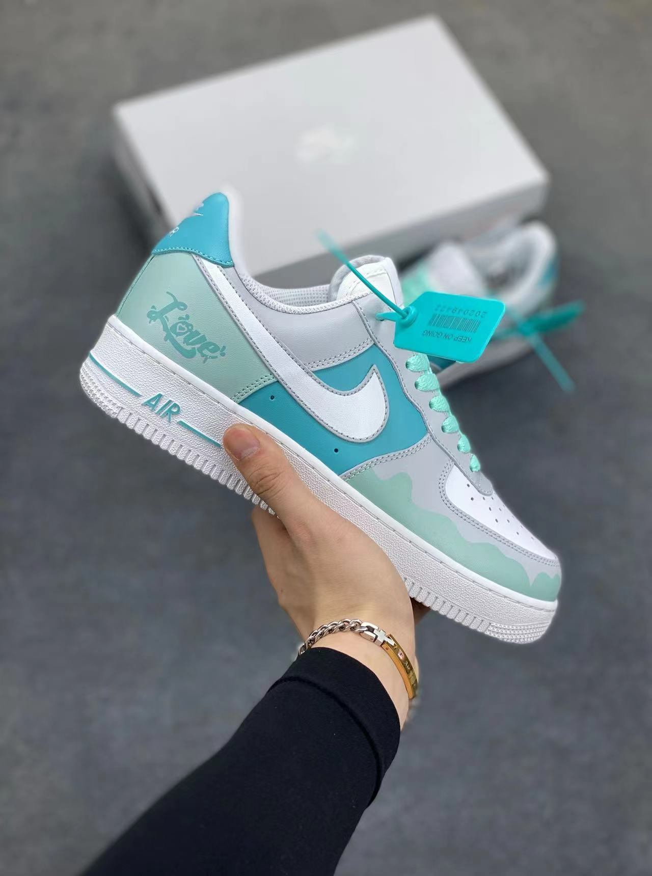 詳細な写真と価格については私に連絡してください。