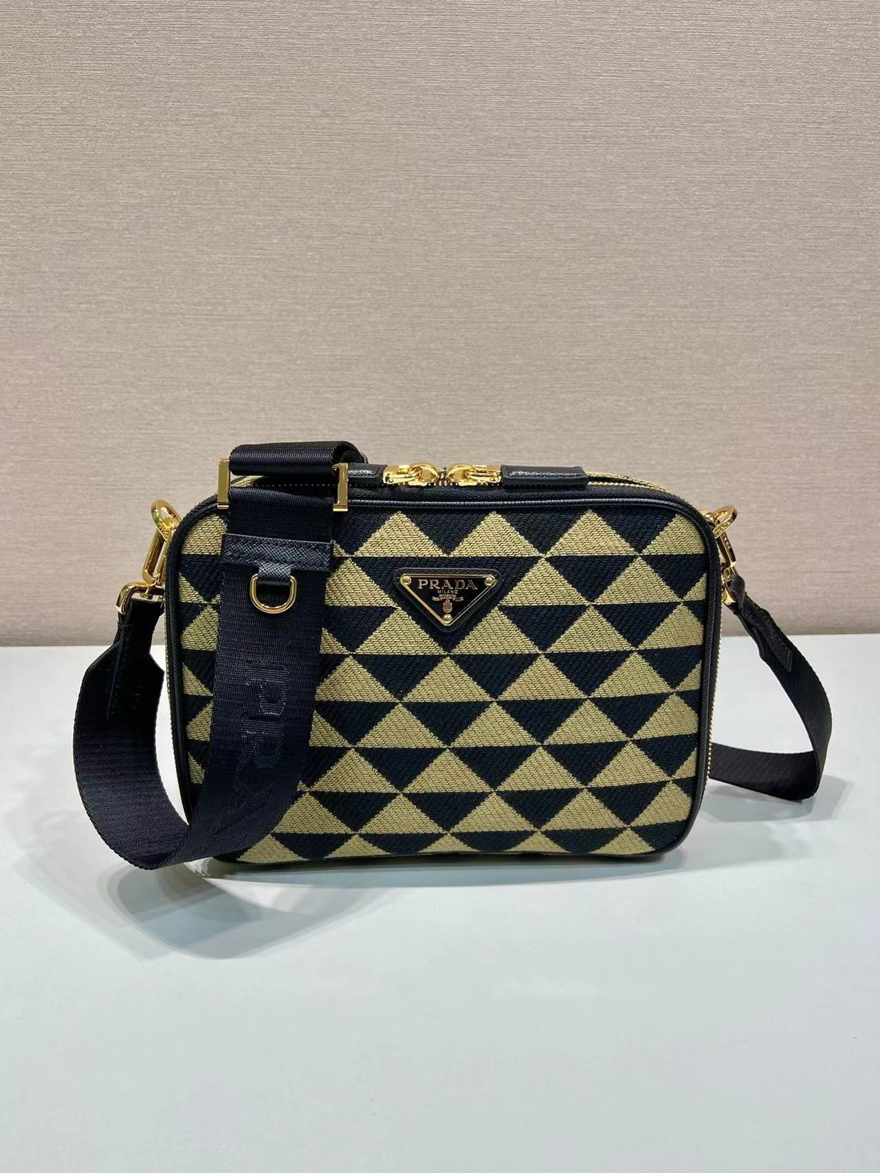 詳細な写真と価格については私に連絡してください。