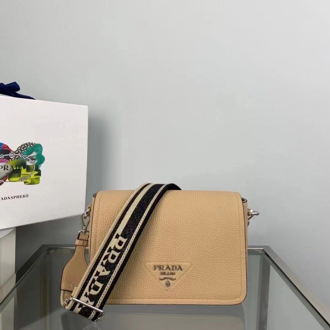 詳細な写真と価格については私に連絡してください。