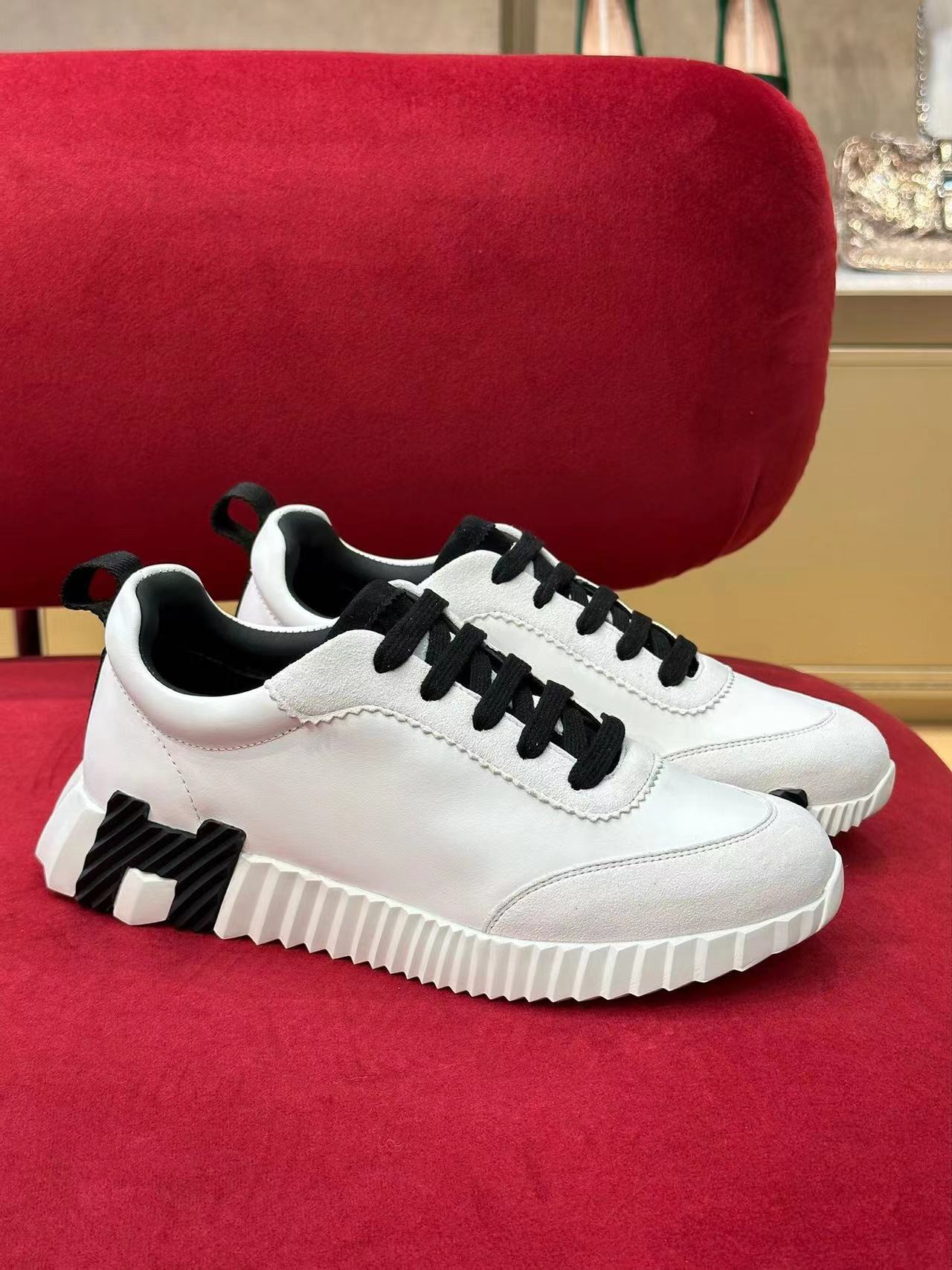 詳細な写真と価格については私に連絡してください。