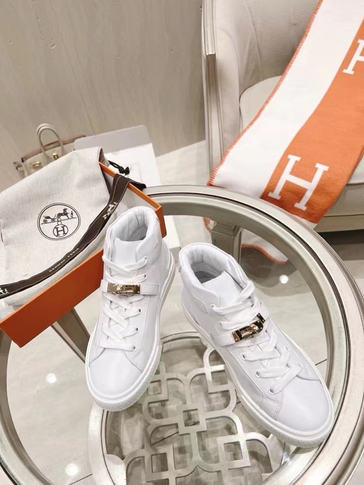 詳細な写真と価格については私に連絡してください。