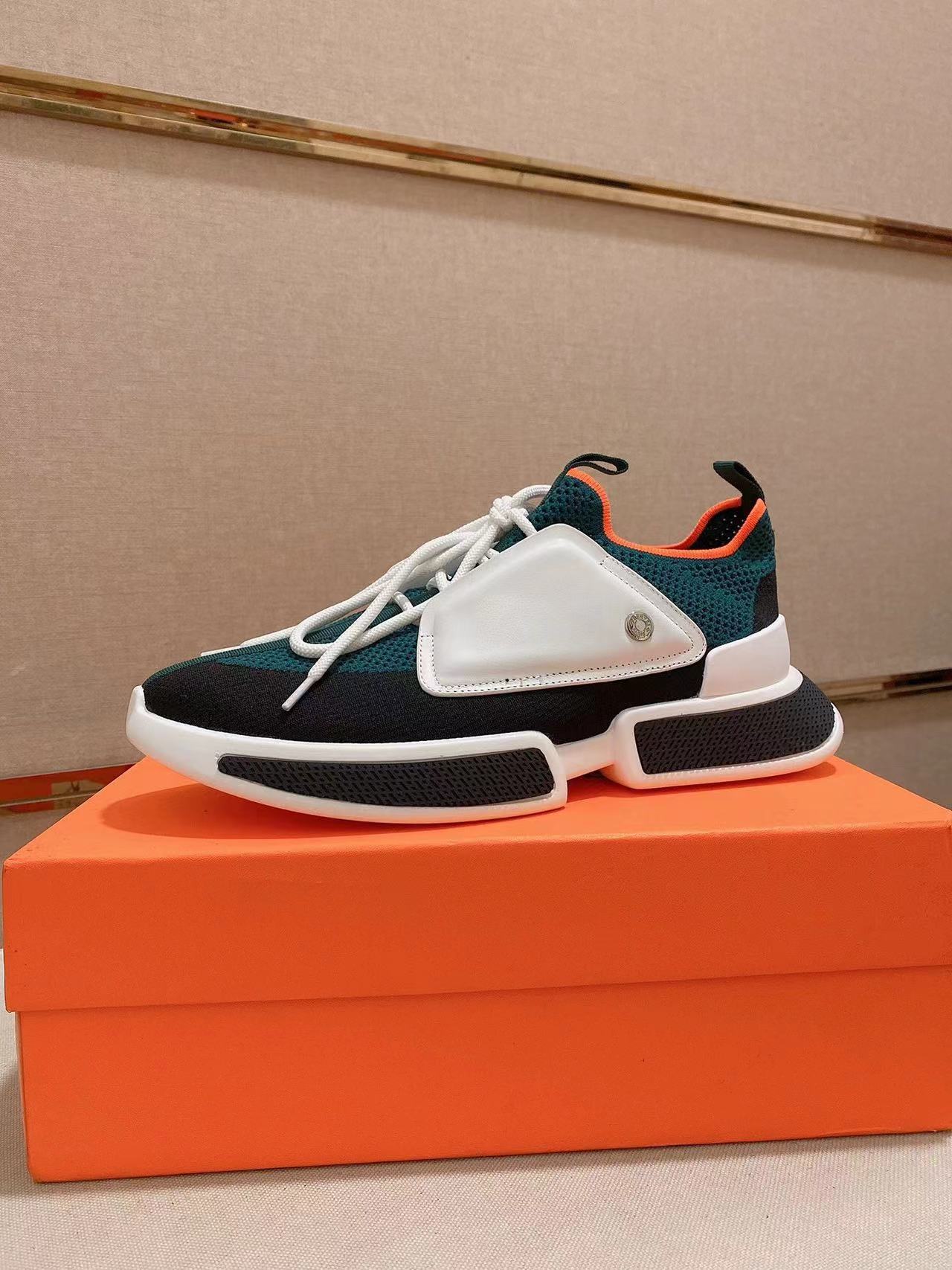 詳細な写真と価格については私に連絡してください。