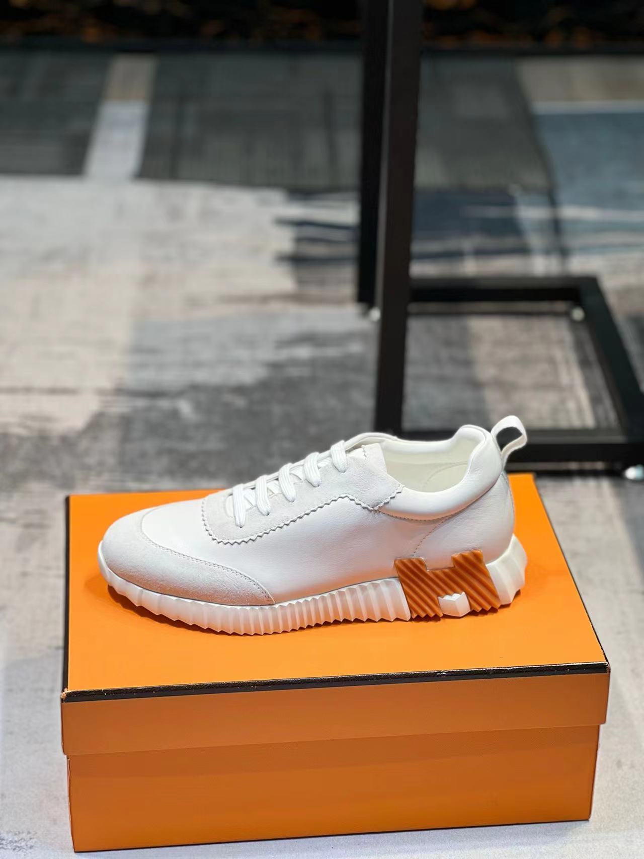 詳細な写真と価格については私に連絡してください。