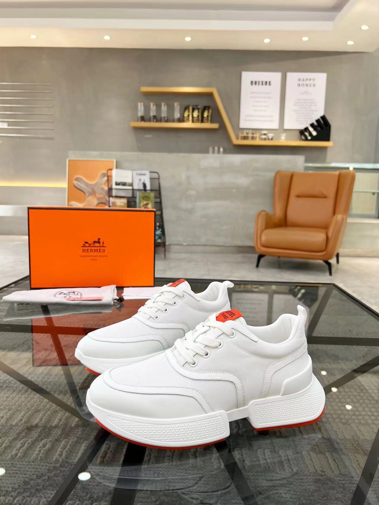 詳細な写真と価格については私に連絡してください。