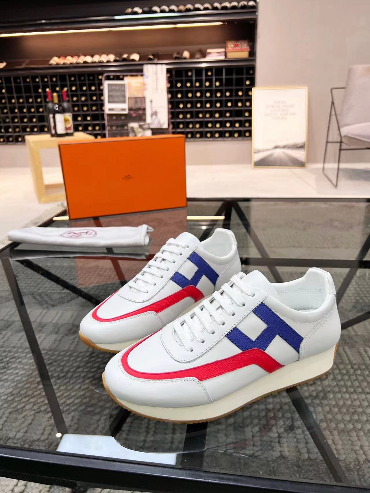 詳細な写真と価格については私に連絡してください。