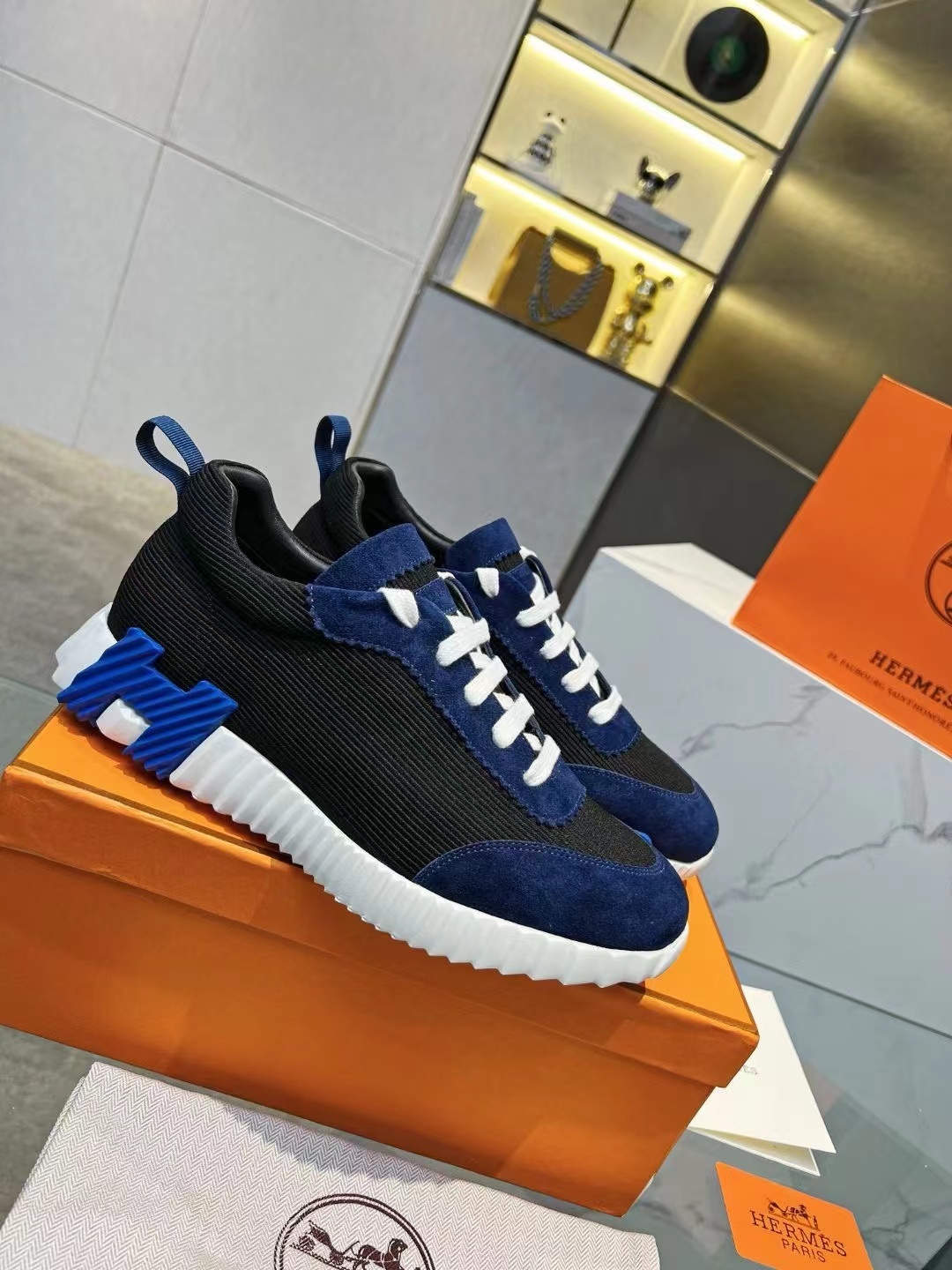 詳細な写真と価格については私に連絡してください。