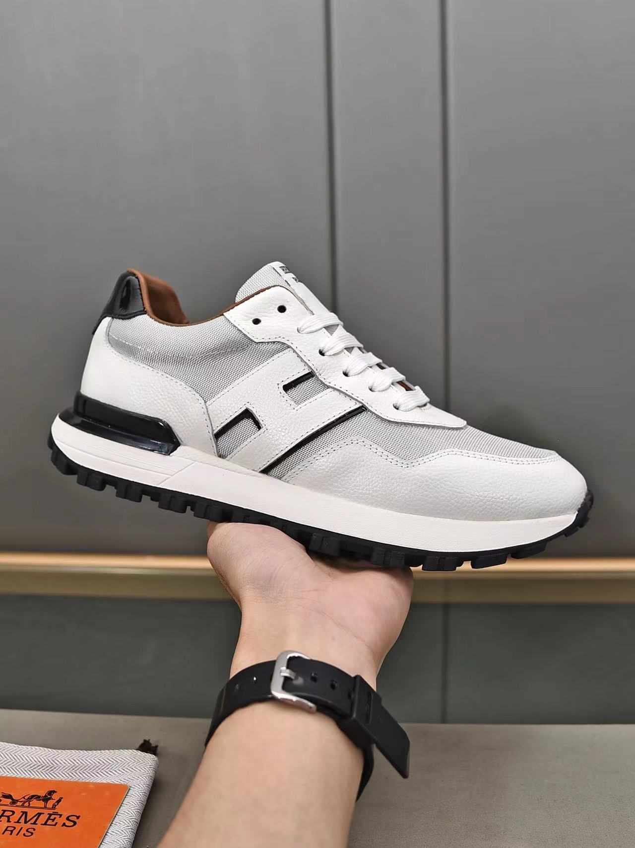 詳細な写真と価格については私に連絡してください。