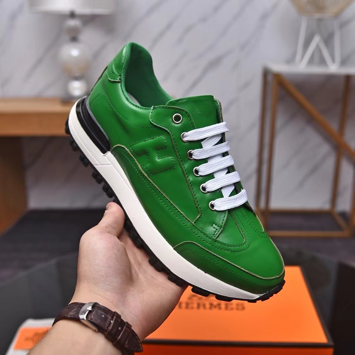 詳細な写真と価格については私に連絡してください。