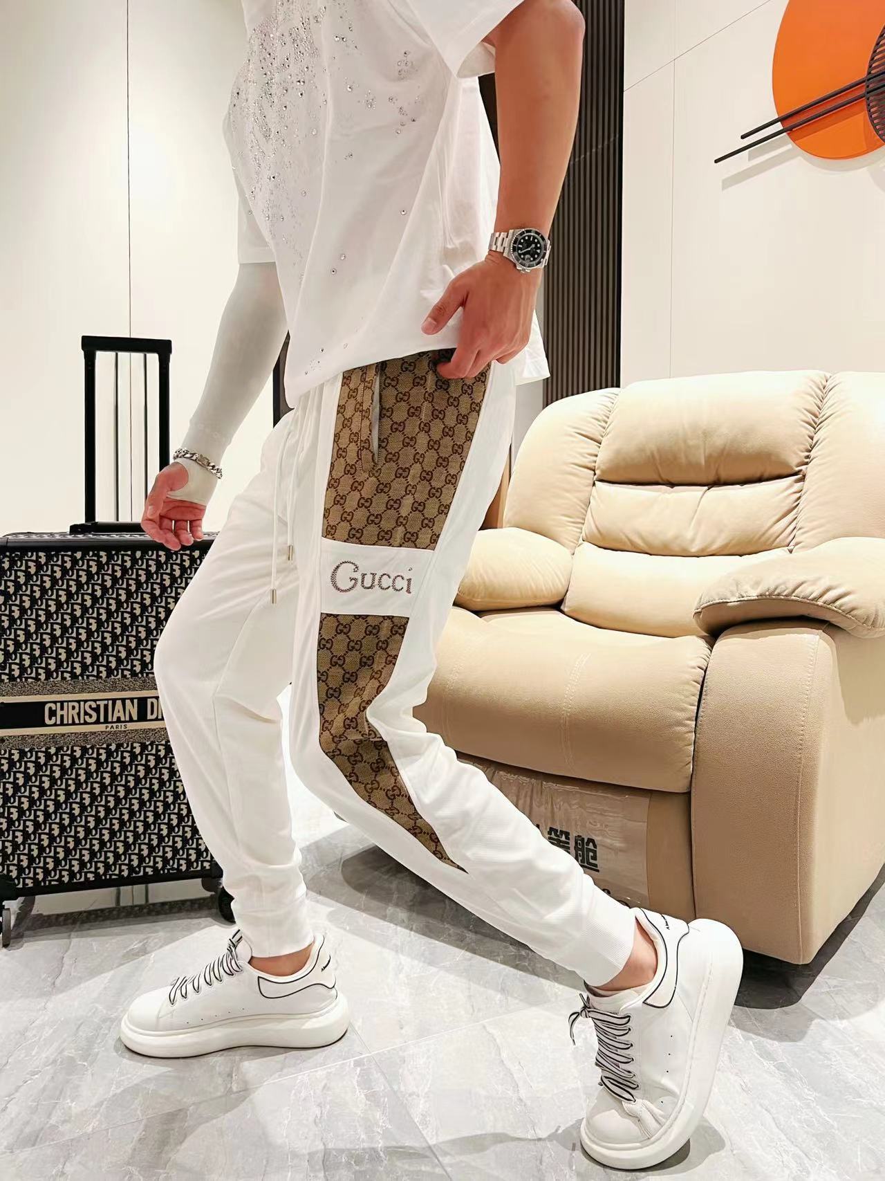 詳細な写真と価格については私に連絡してください。