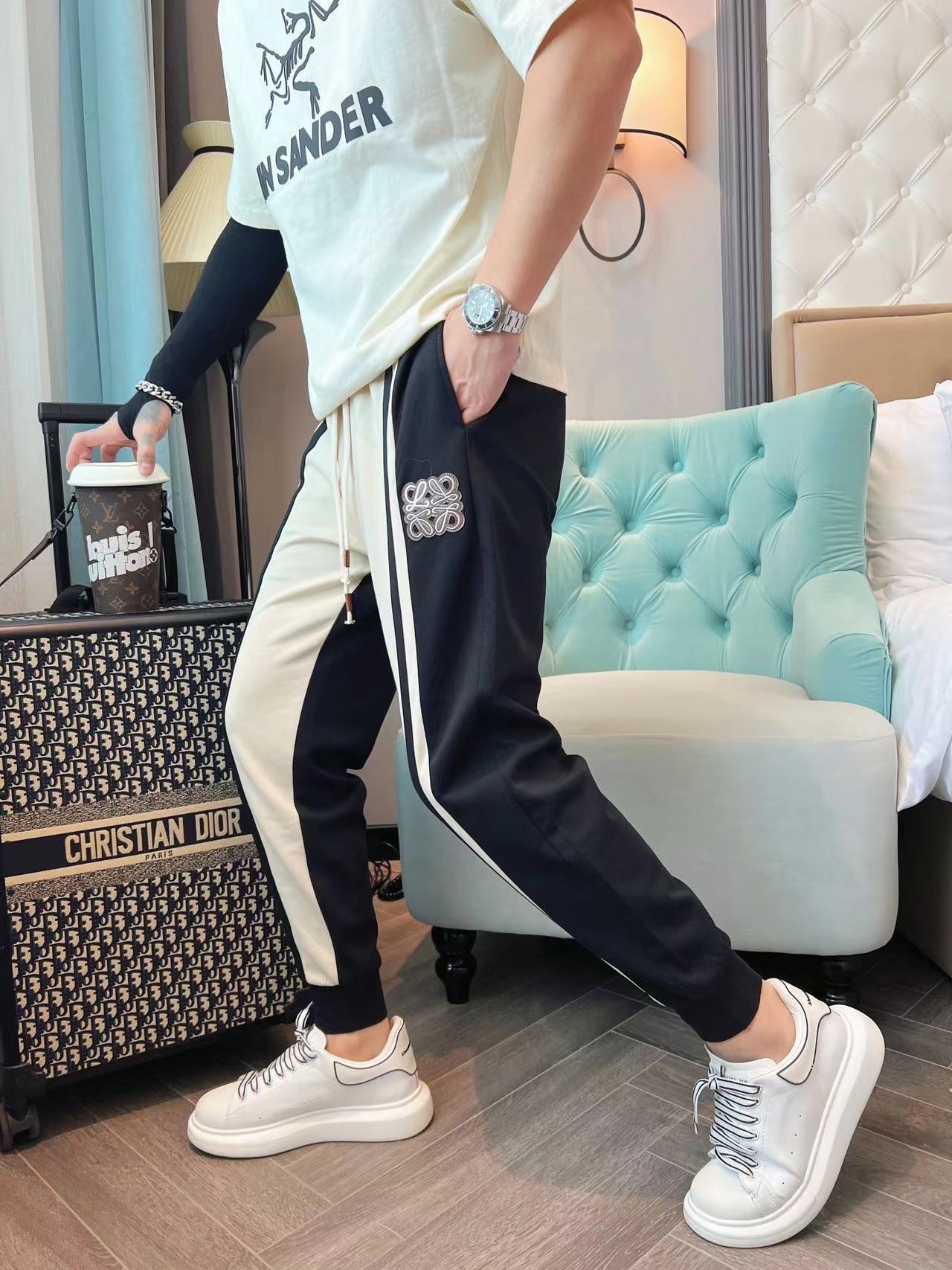 詳細な写真と価格については私に連絡してください。