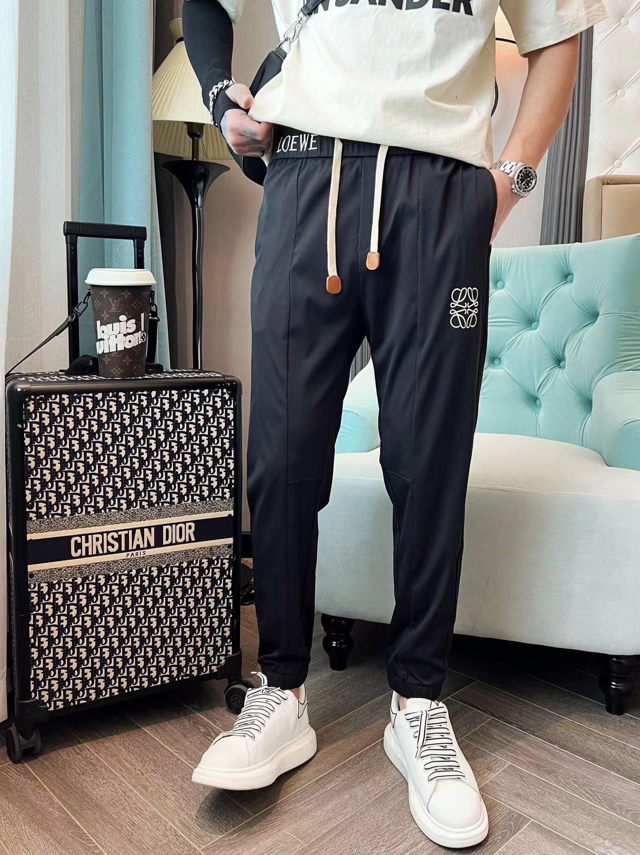 詳細な写真と価格については私に連絡してください。