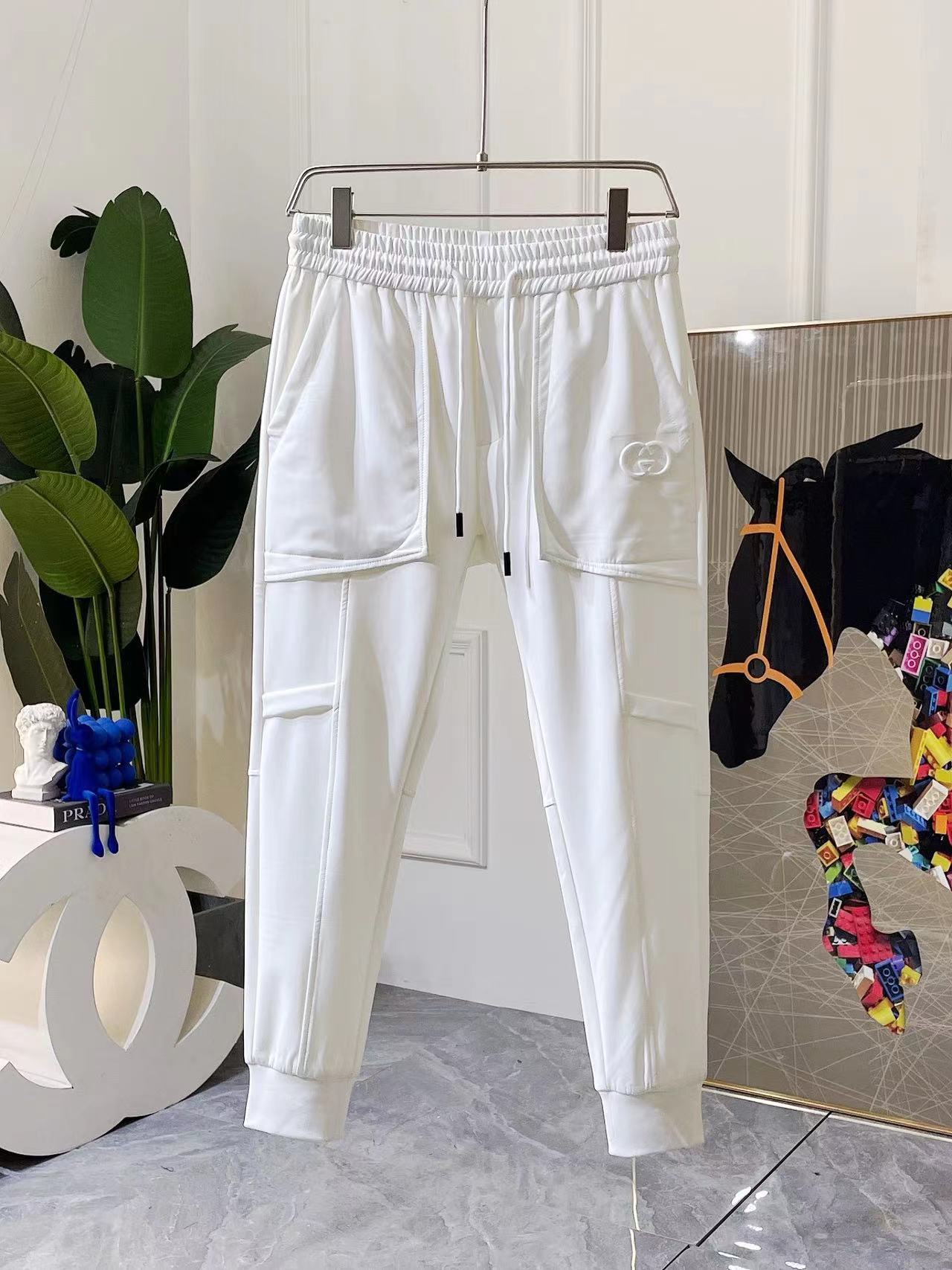 詳細な写真と価格については私に連絡してください。