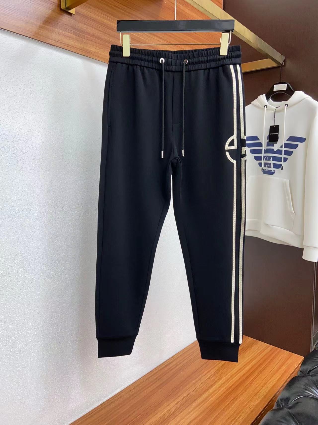 詳細な写真と価格については私に連絡してください。