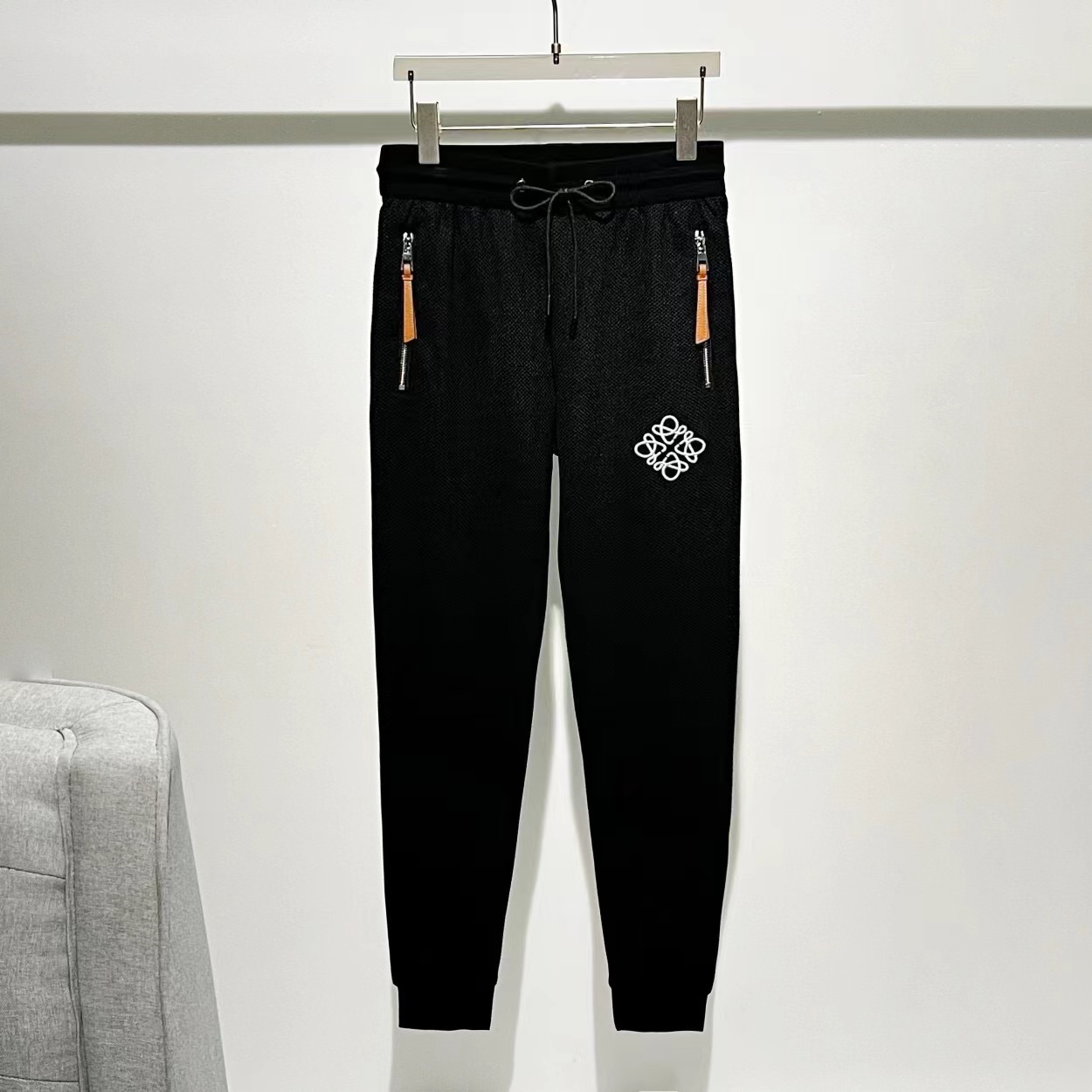 詳細な写真と価格については私に連絡してください。