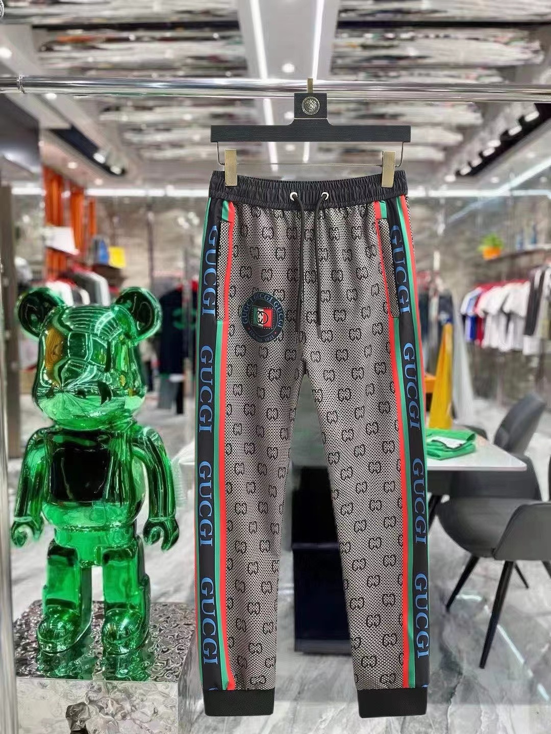 詳細な写真と価格については私に連絡してください。