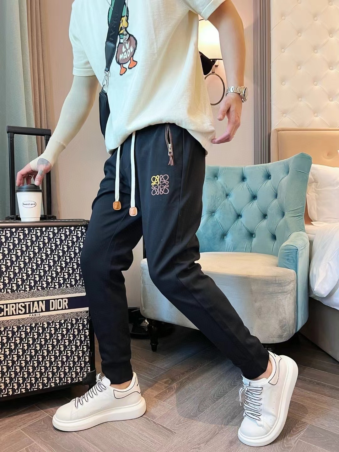 詳細な写真と価格については私に連絡してください。