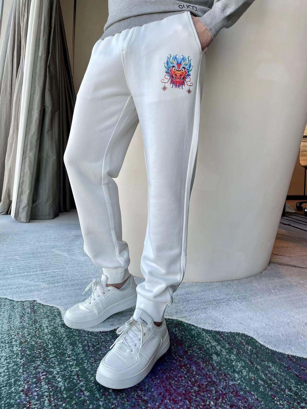 詳細な写真と価格については私に連絡してください。