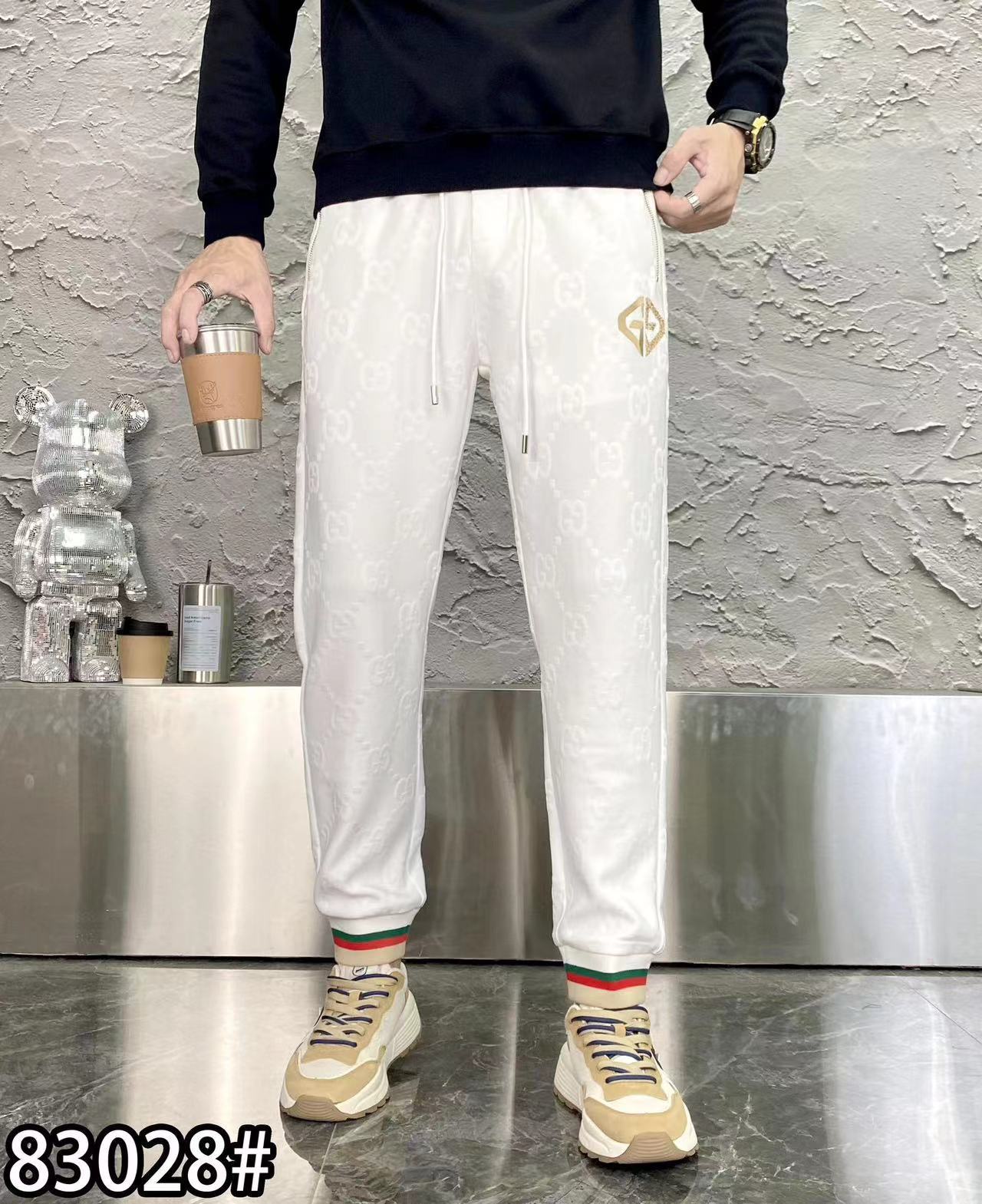 詳細な写真と価格については私に連絡してください。