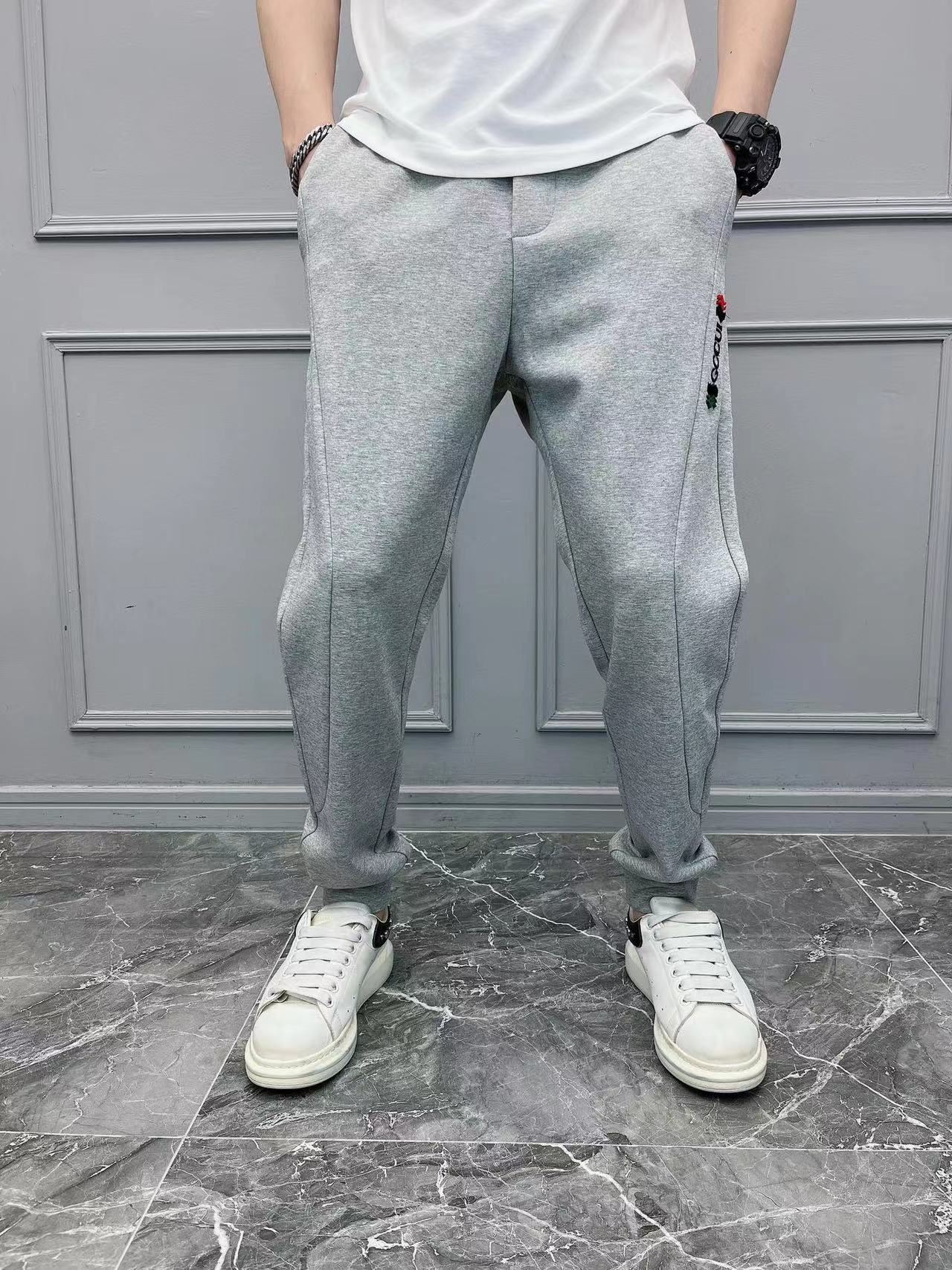 詳細な写真と価格については私に連絡してください。