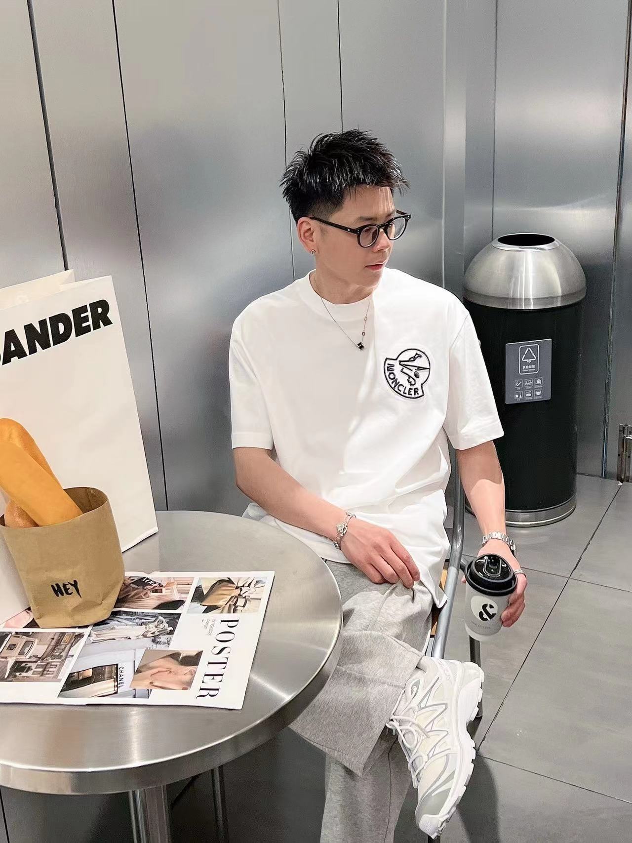 詳細な写真と価格については私に連絡してください。