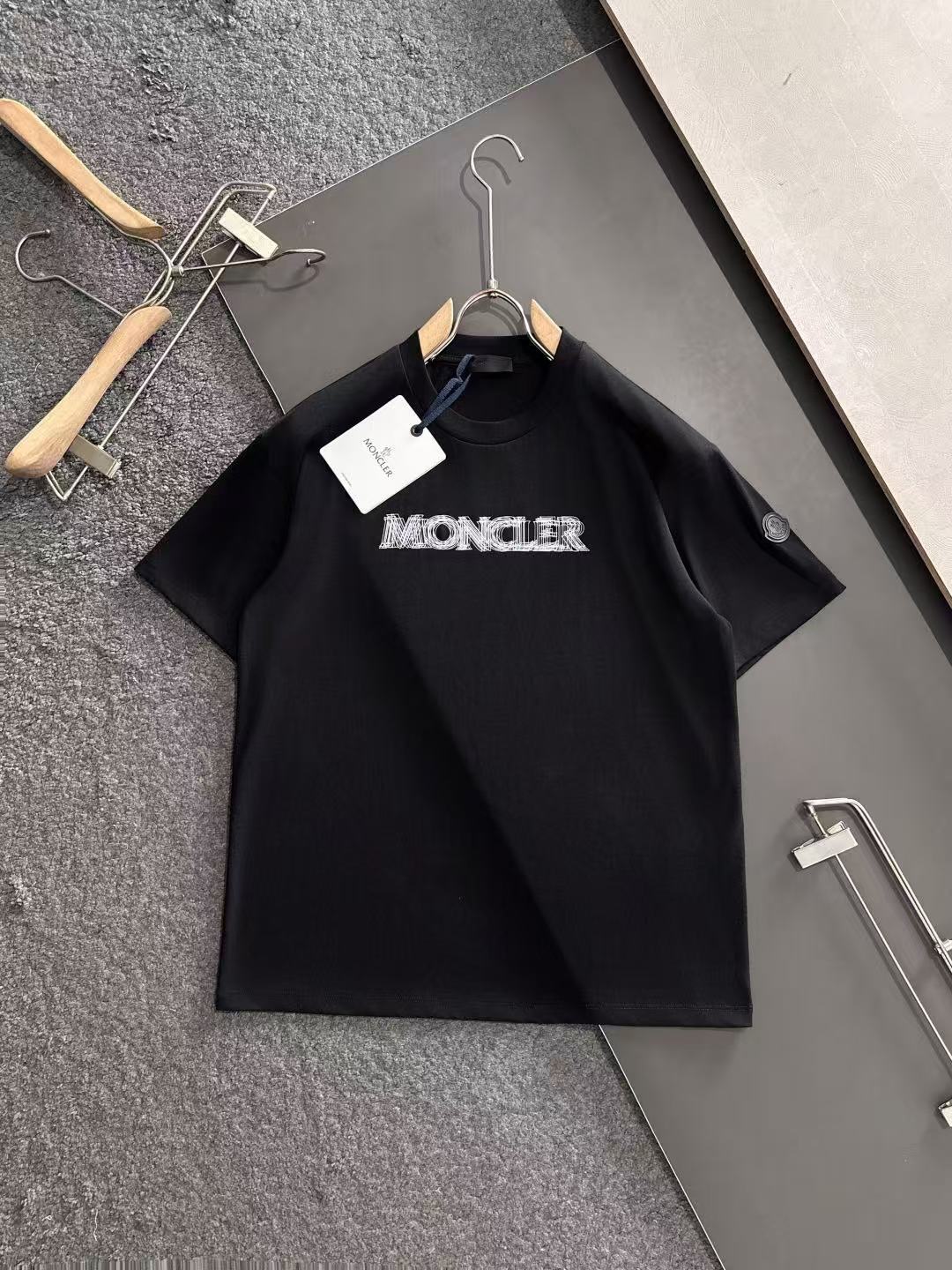 詳細な写真と価格については私に連絡してください。