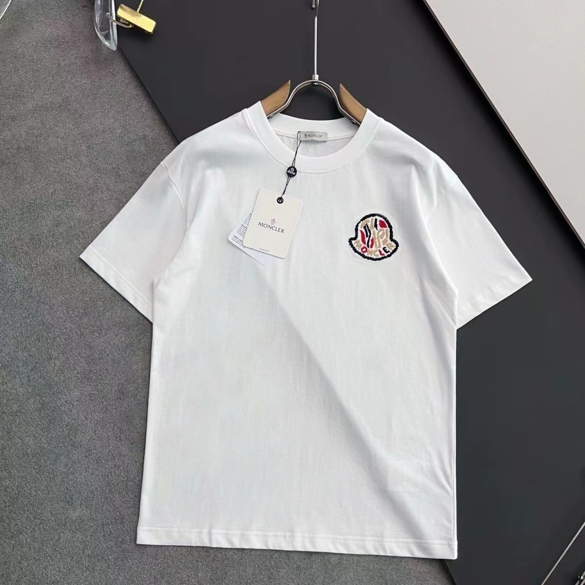 詳細な写真と価格については私に連絡してください。