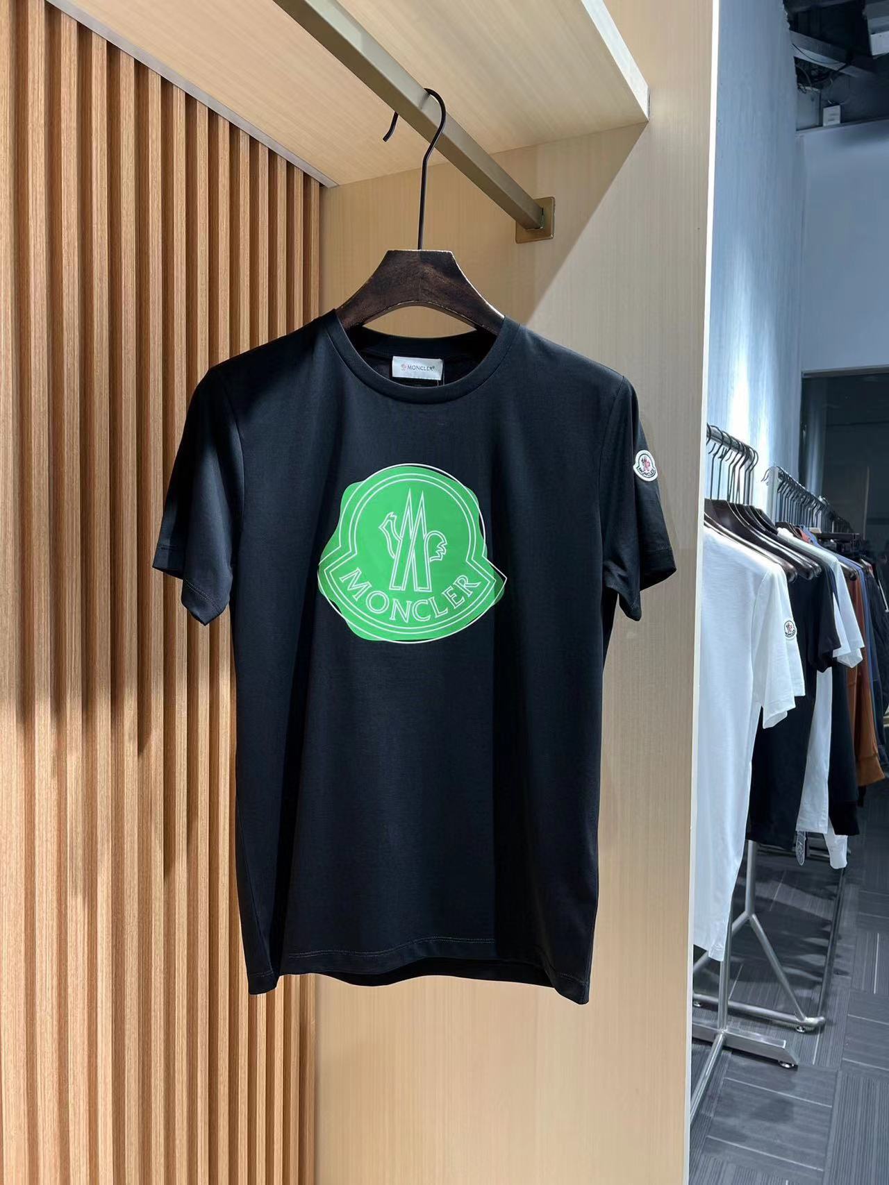 詳細な写真と価格については私に連絡してください。