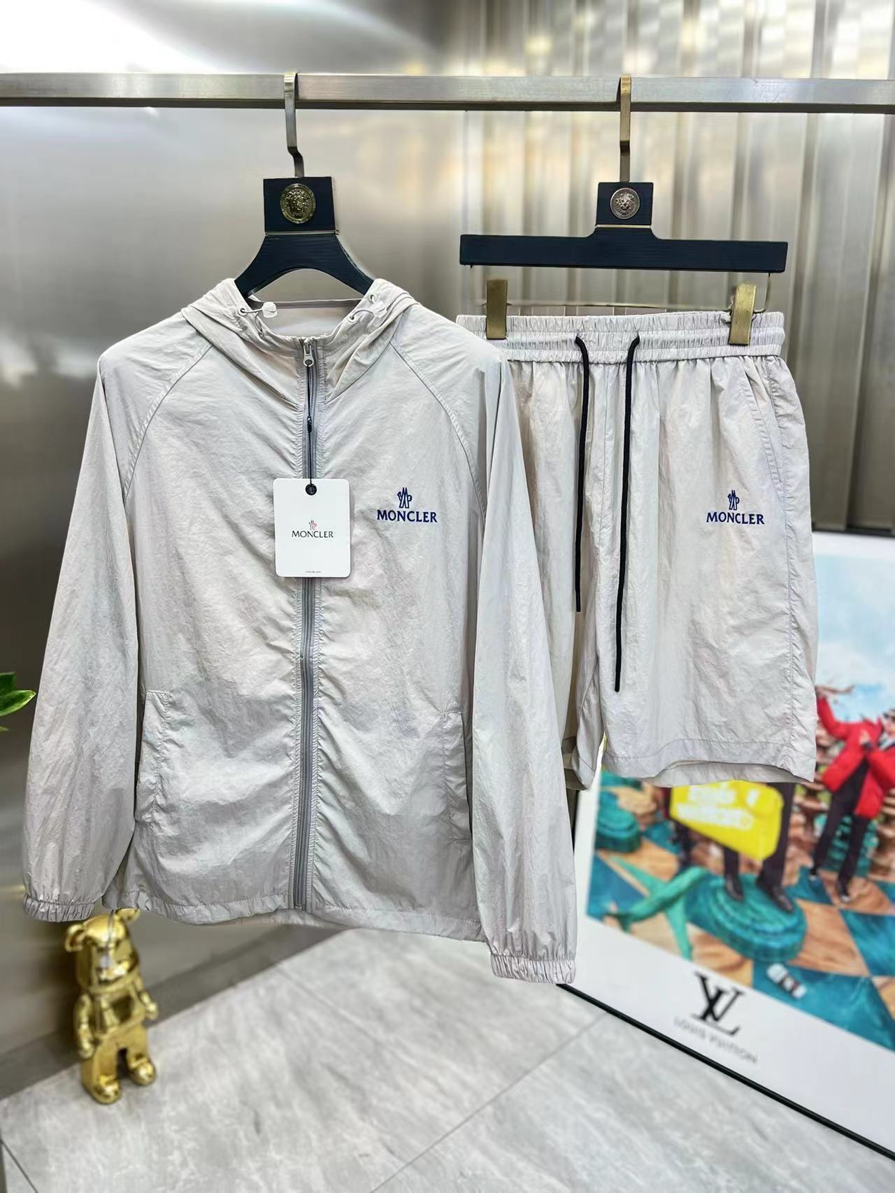 詳細な写真と価格については私に連絡してください。