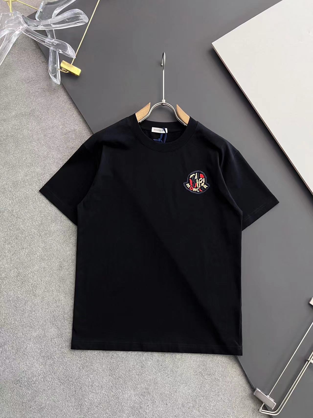 詳細な写真と価格については私に連絡してください。