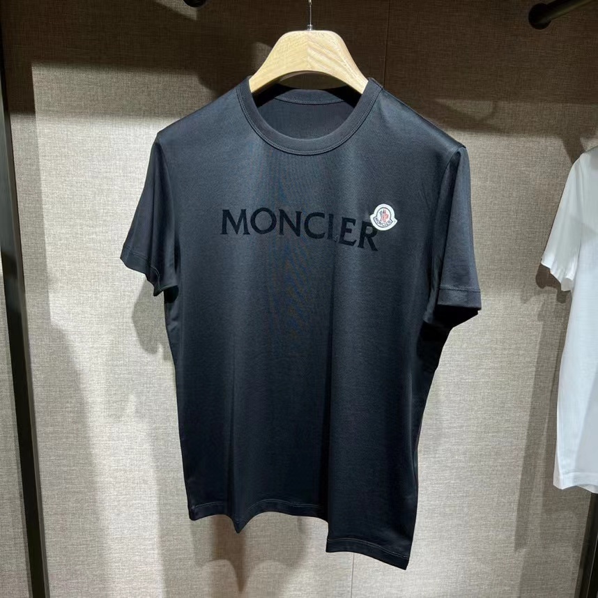 詳細な写真と価格については私に連絡してください。