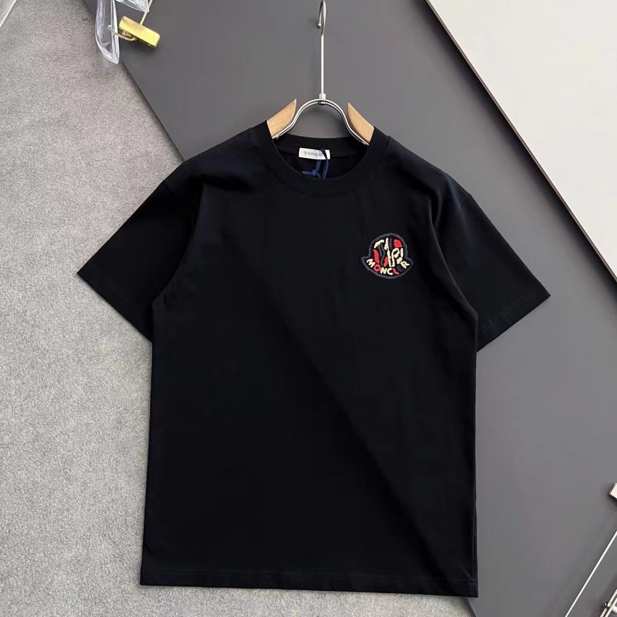 詳細な写真と価格については私に連絡してください。