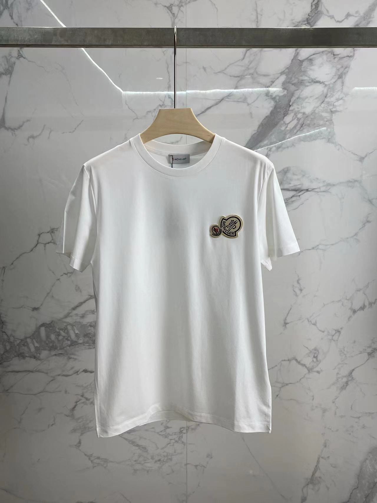 詳細な写真と価格については私に連絡してください。