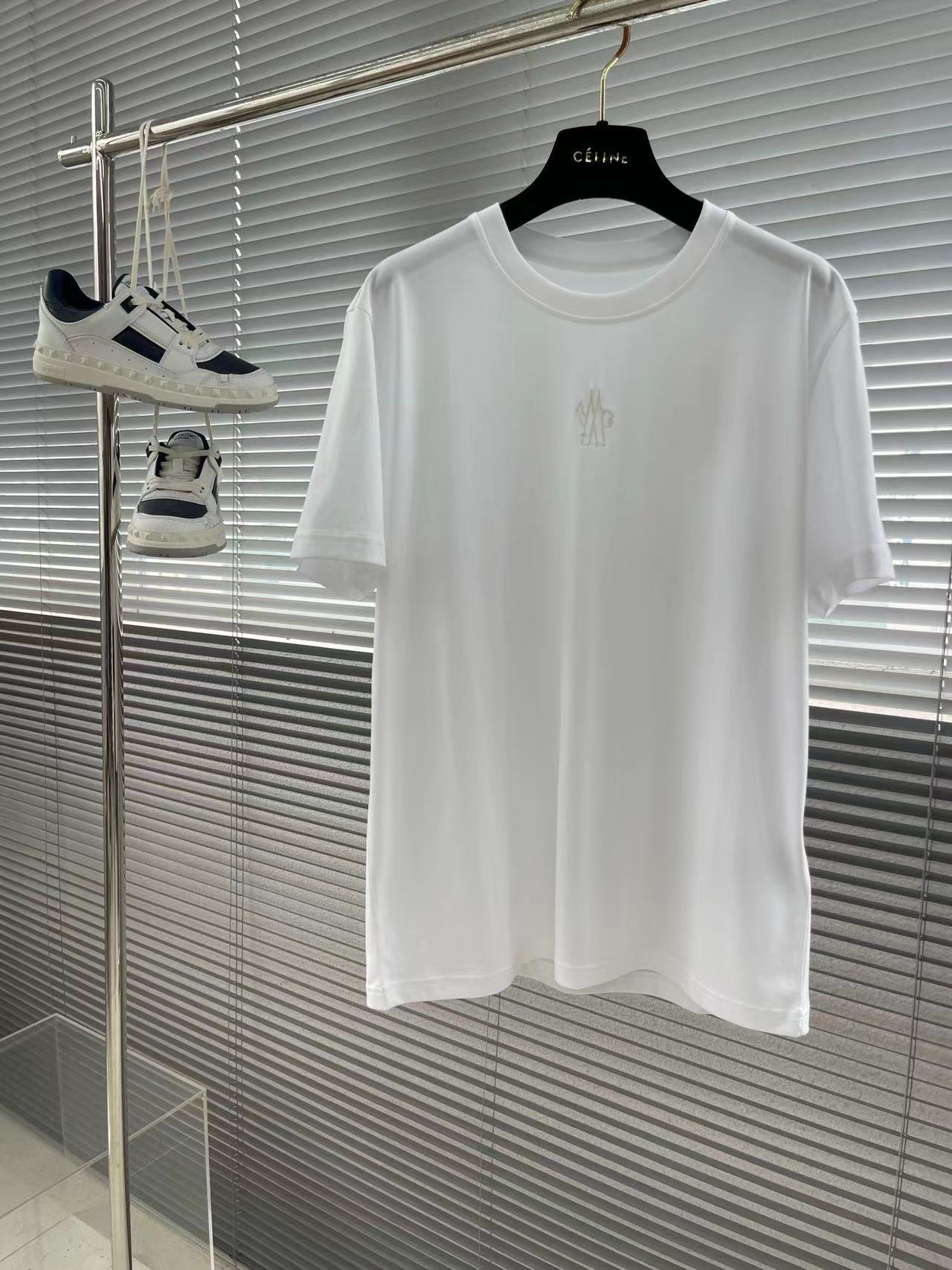 詳細な写真と価格については私に連絡してください。