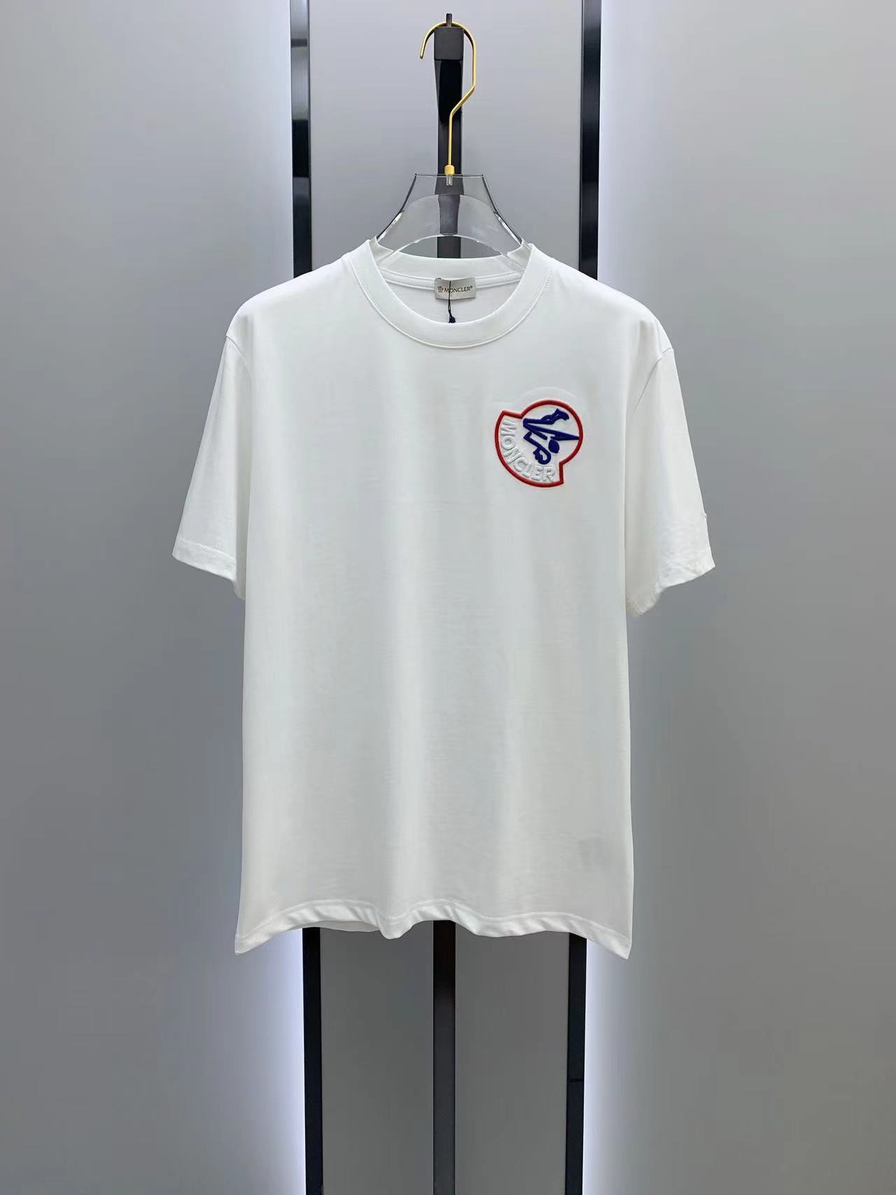 詳細な写真と価格については私に連絡してください。