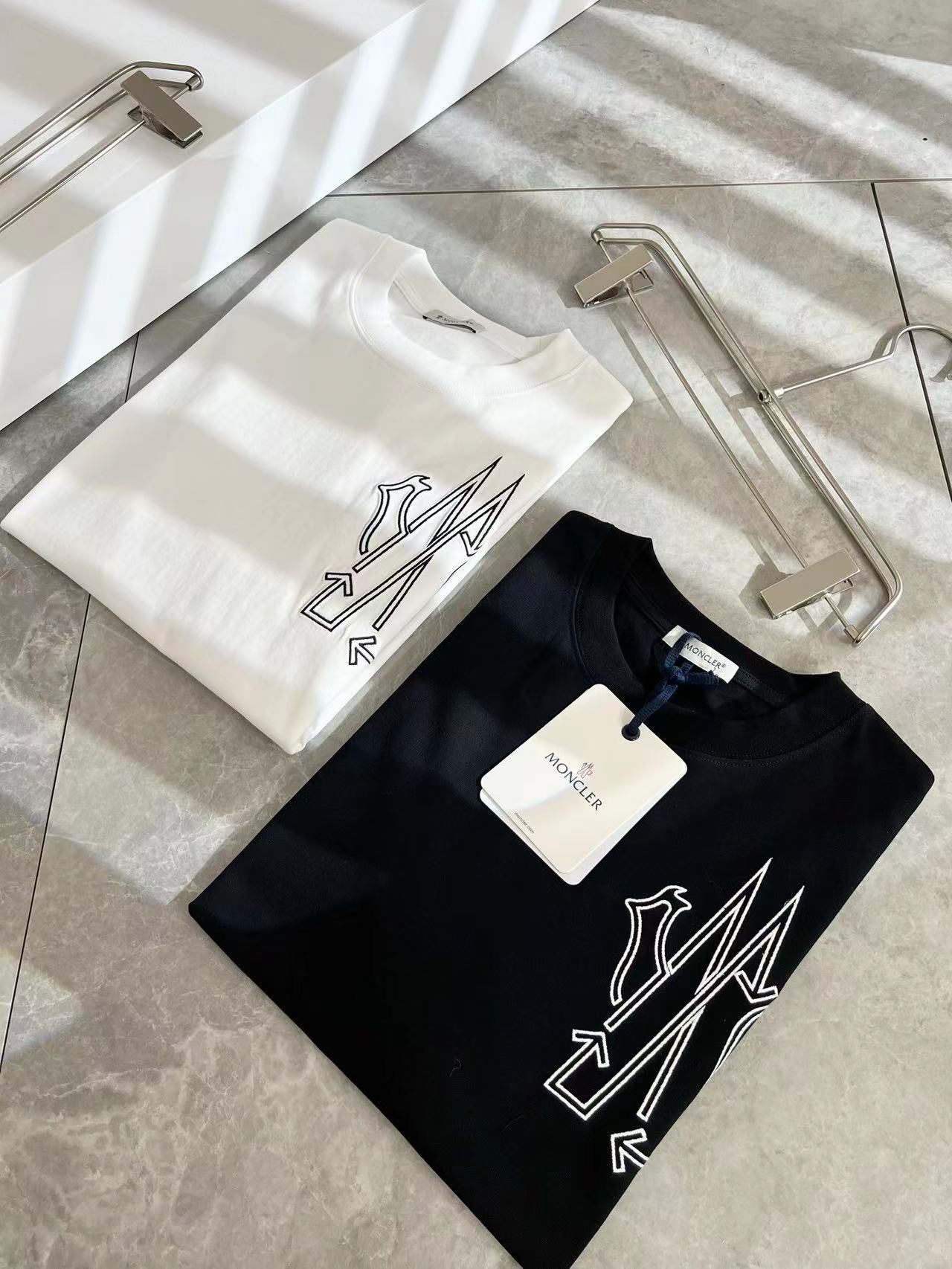 詳細な写真と価格については私に連絡してください。