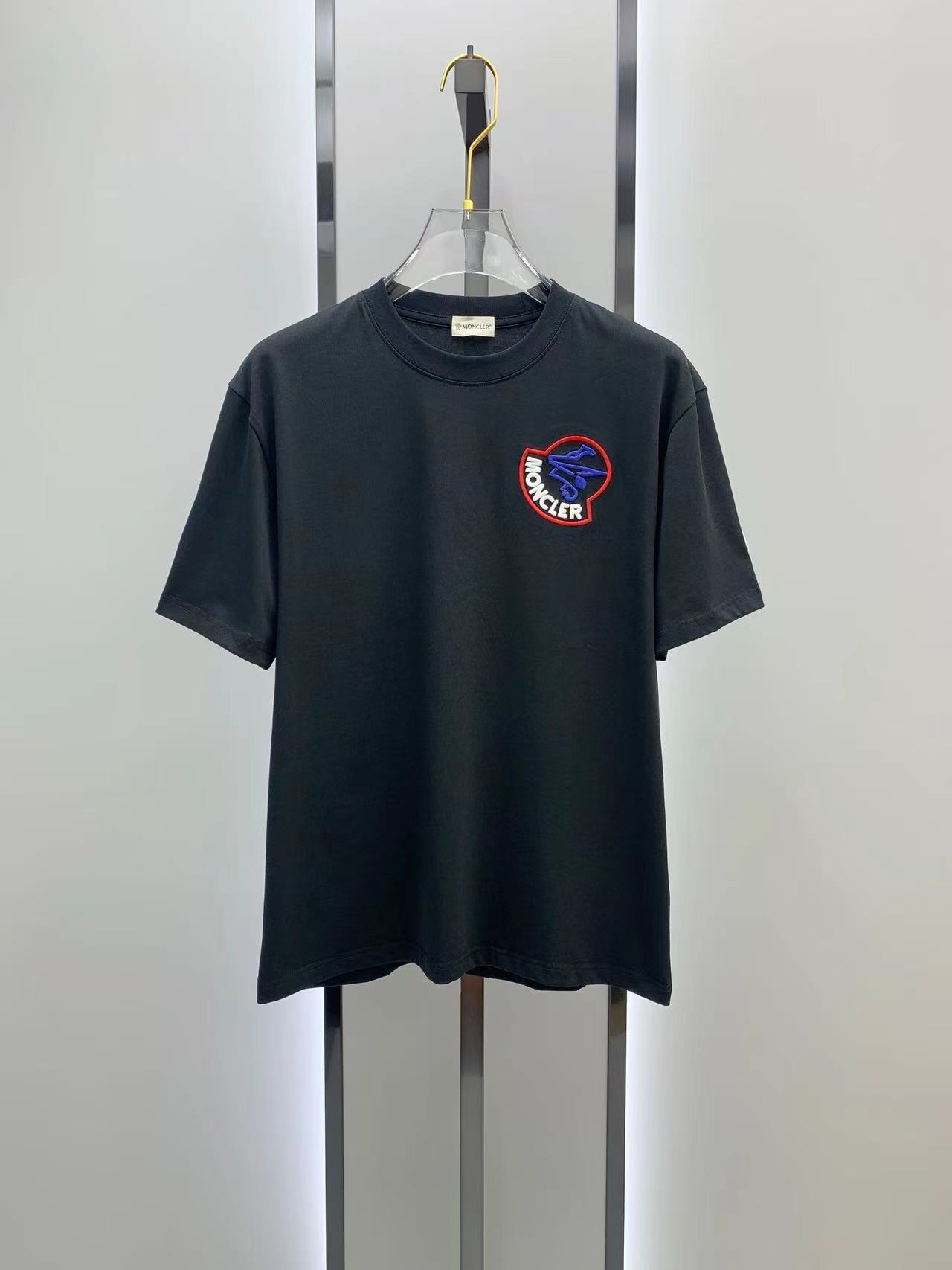 詳細な写真と価格については私に連絡してください。