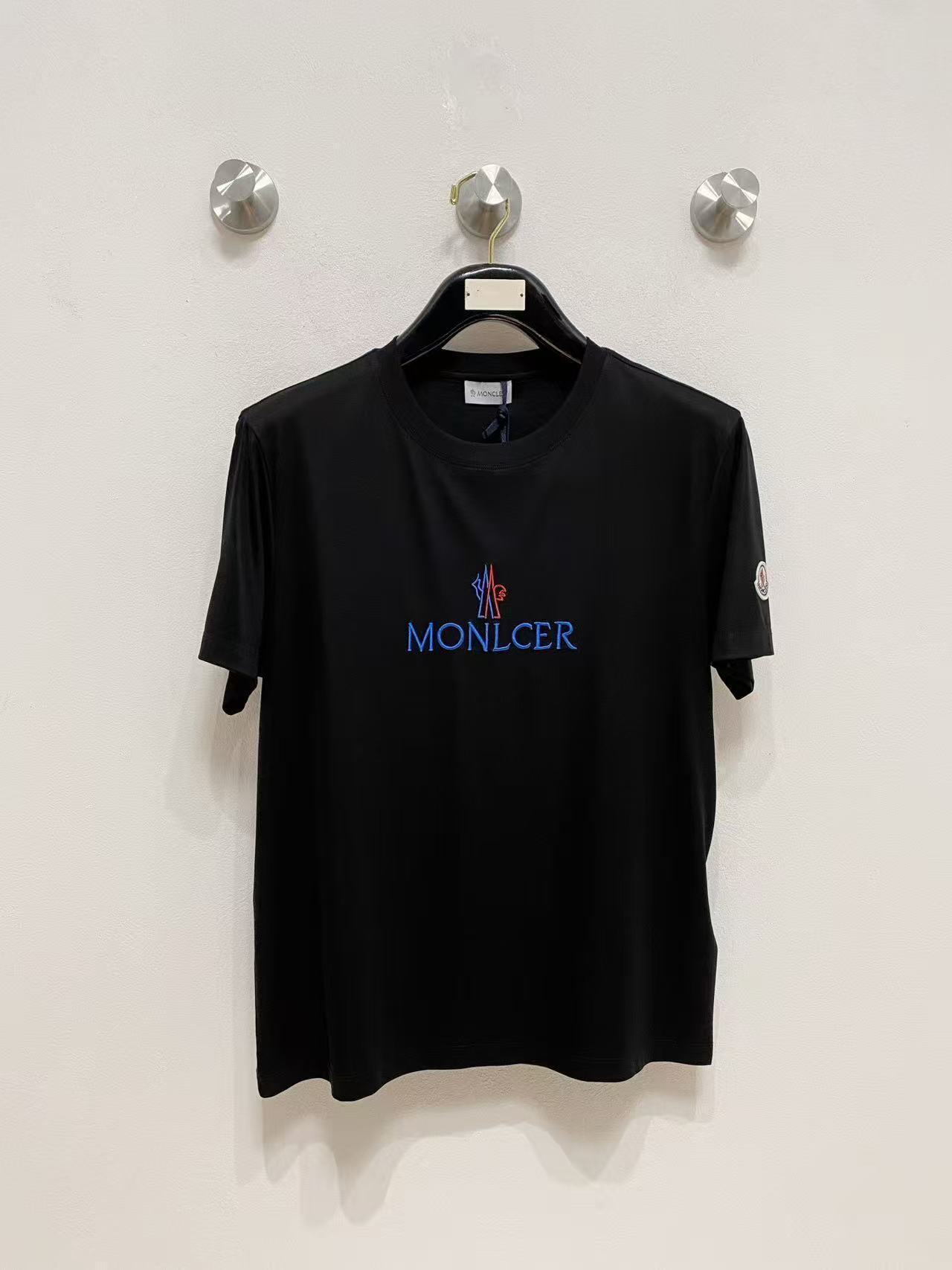 詳細な写真と価格については私に連絡してください。